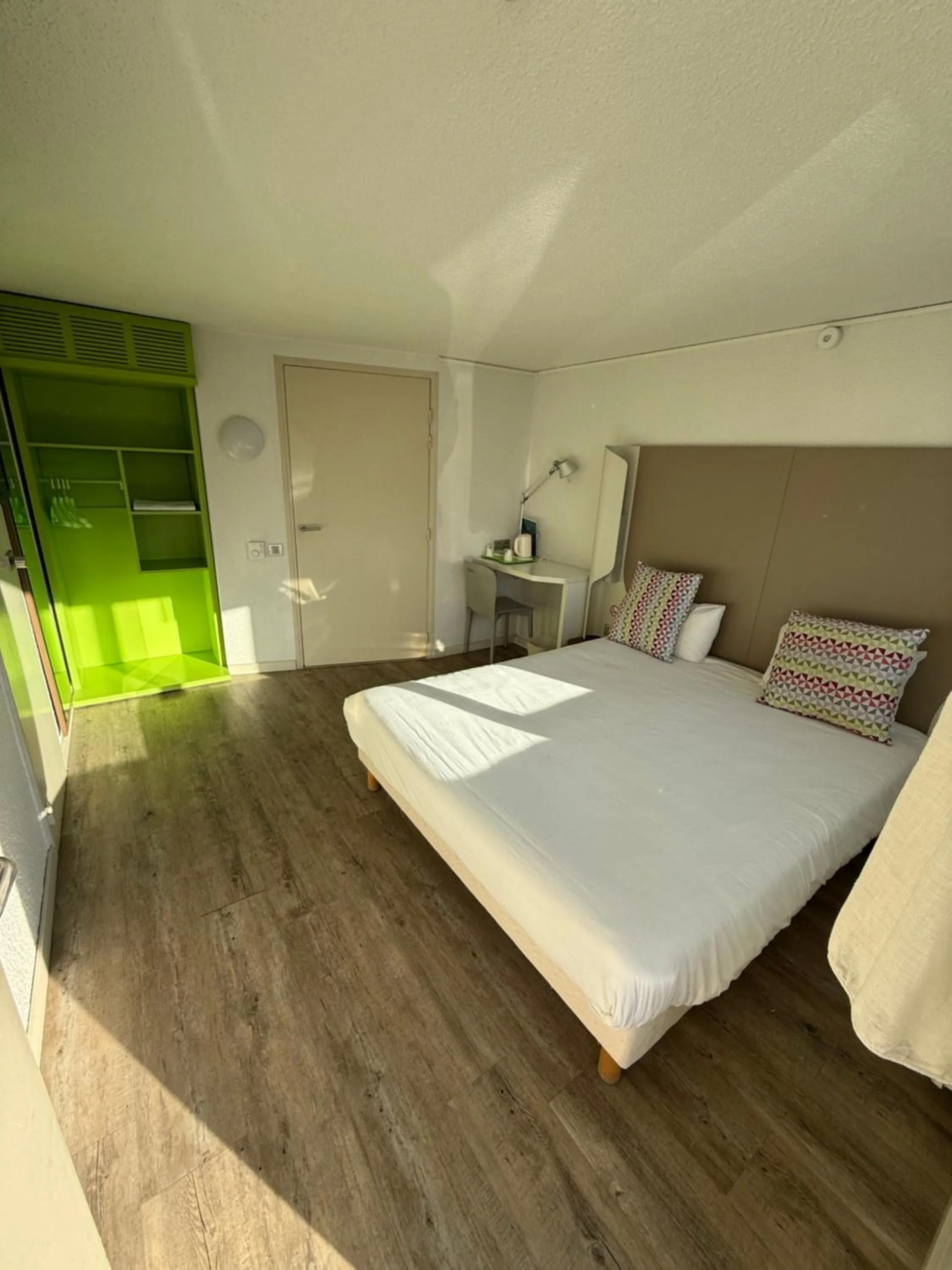 Double Room - Disability Access in Hotel Morangis Orly