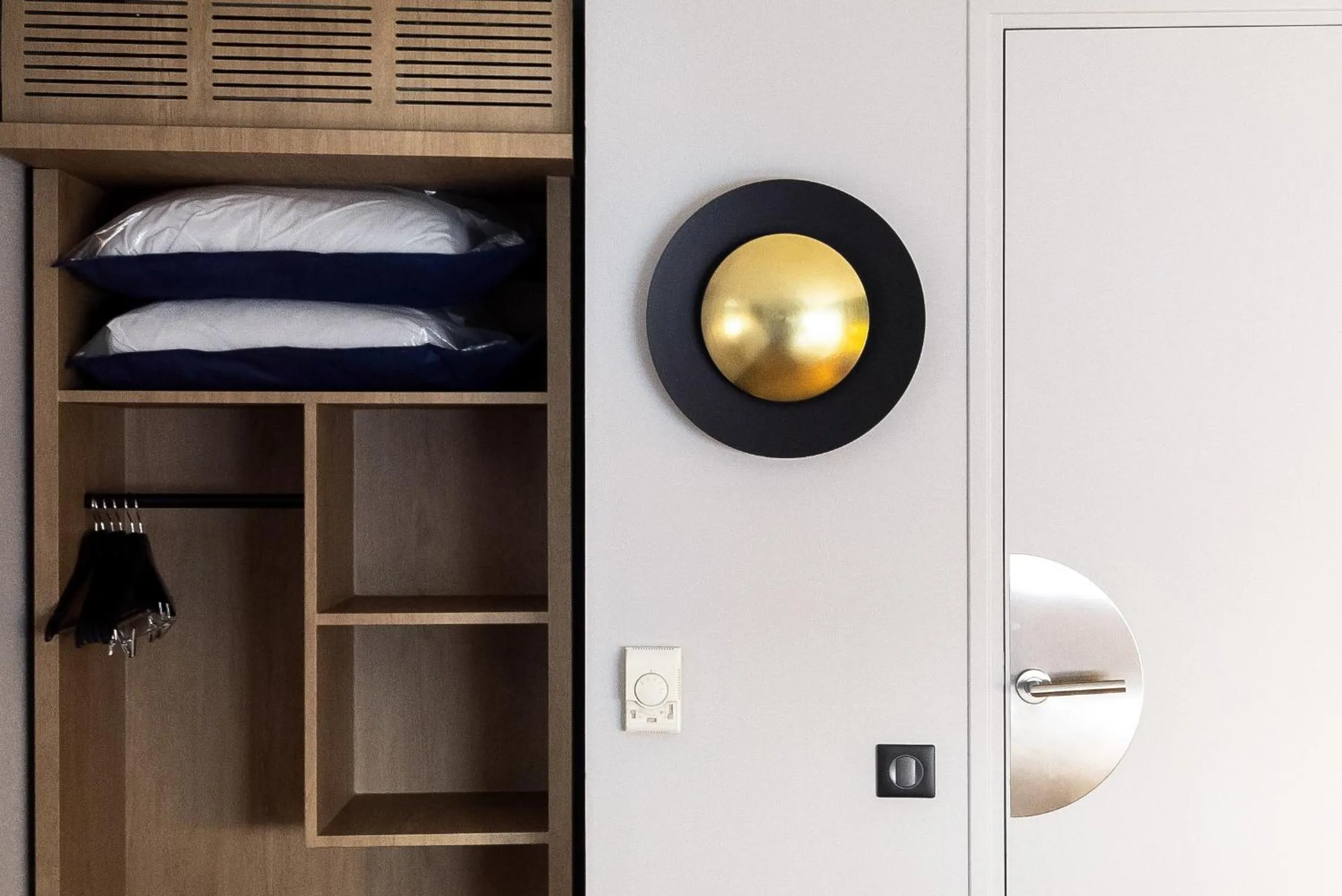 Standard Room - 1 Queen Bed 1 Sofa Bed 1 Bunk Bed in Campanile NATURE - Dreux