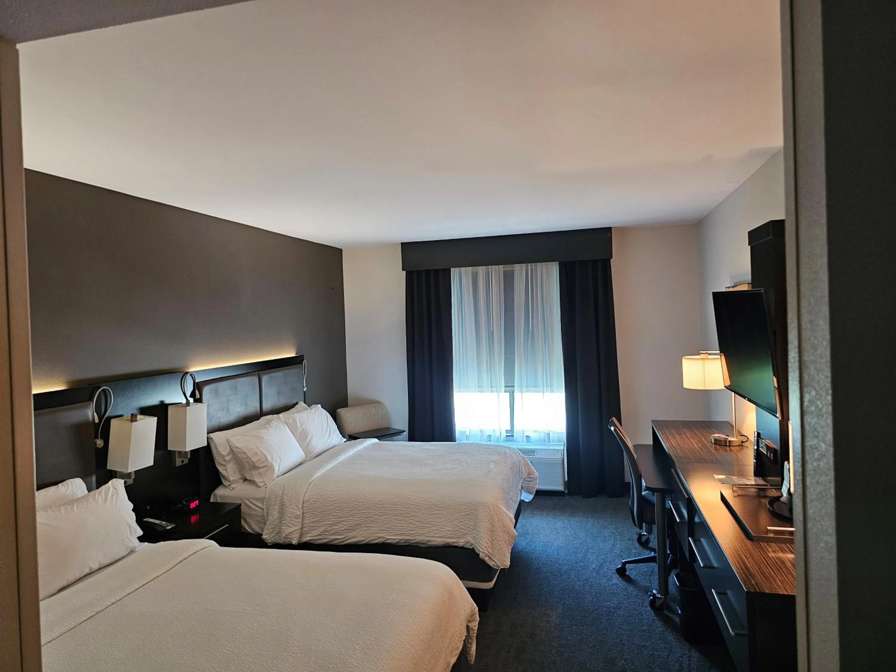 Standard Queen Room with River View in Holiday Inn Paducah Riverfront by IHG