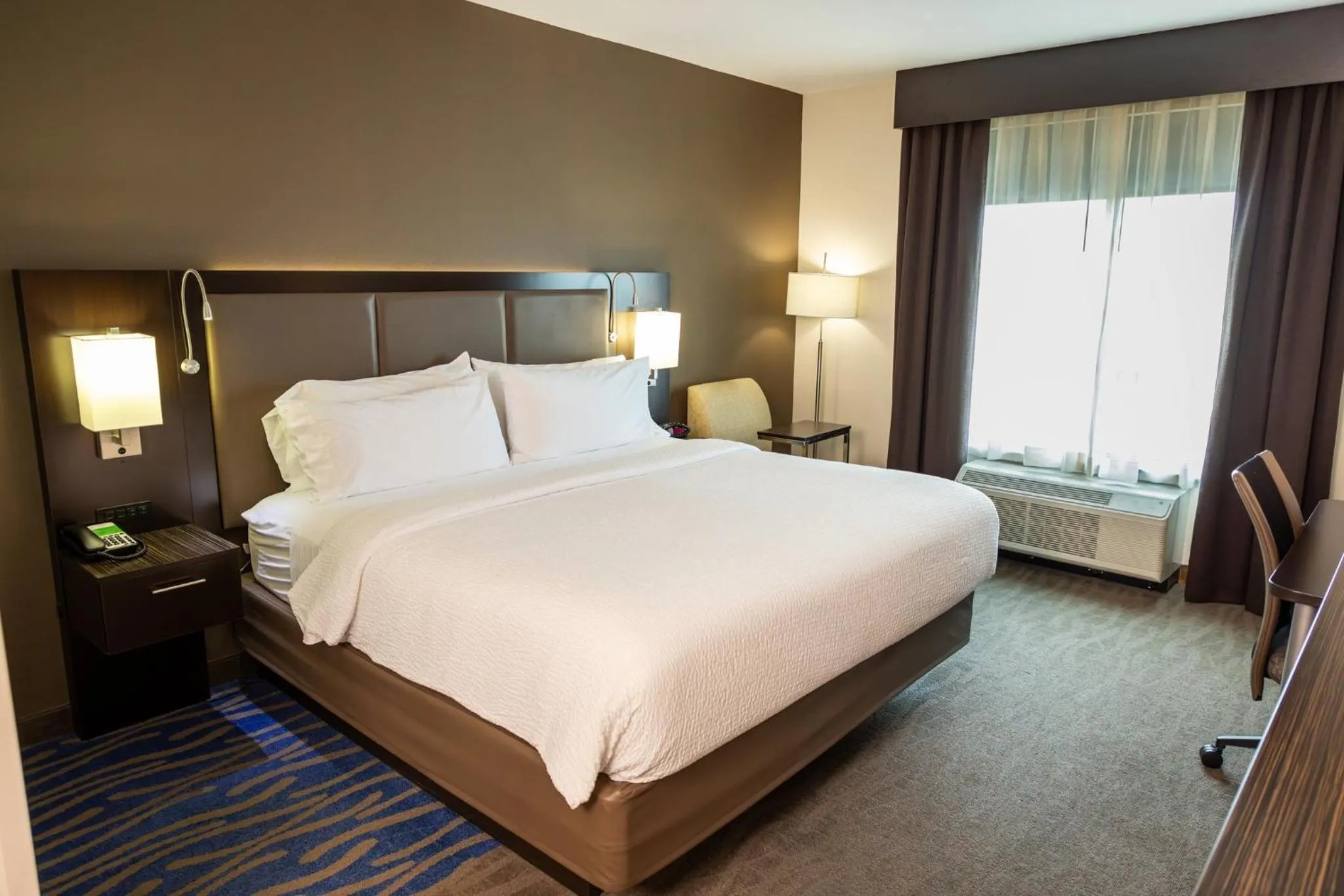 Standard King Room with Balcony and River View in Holiday Inn Paducah Riverfront by IHG