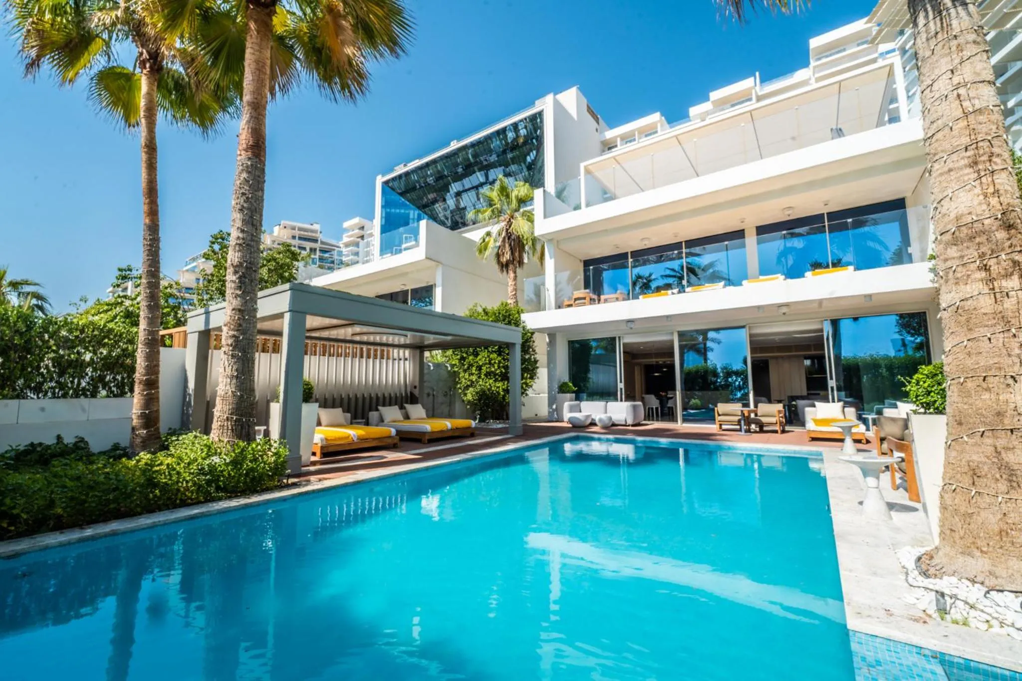 5 BED | Beach Villa w/Pool in FIVE Palm Jumeirah Dubai