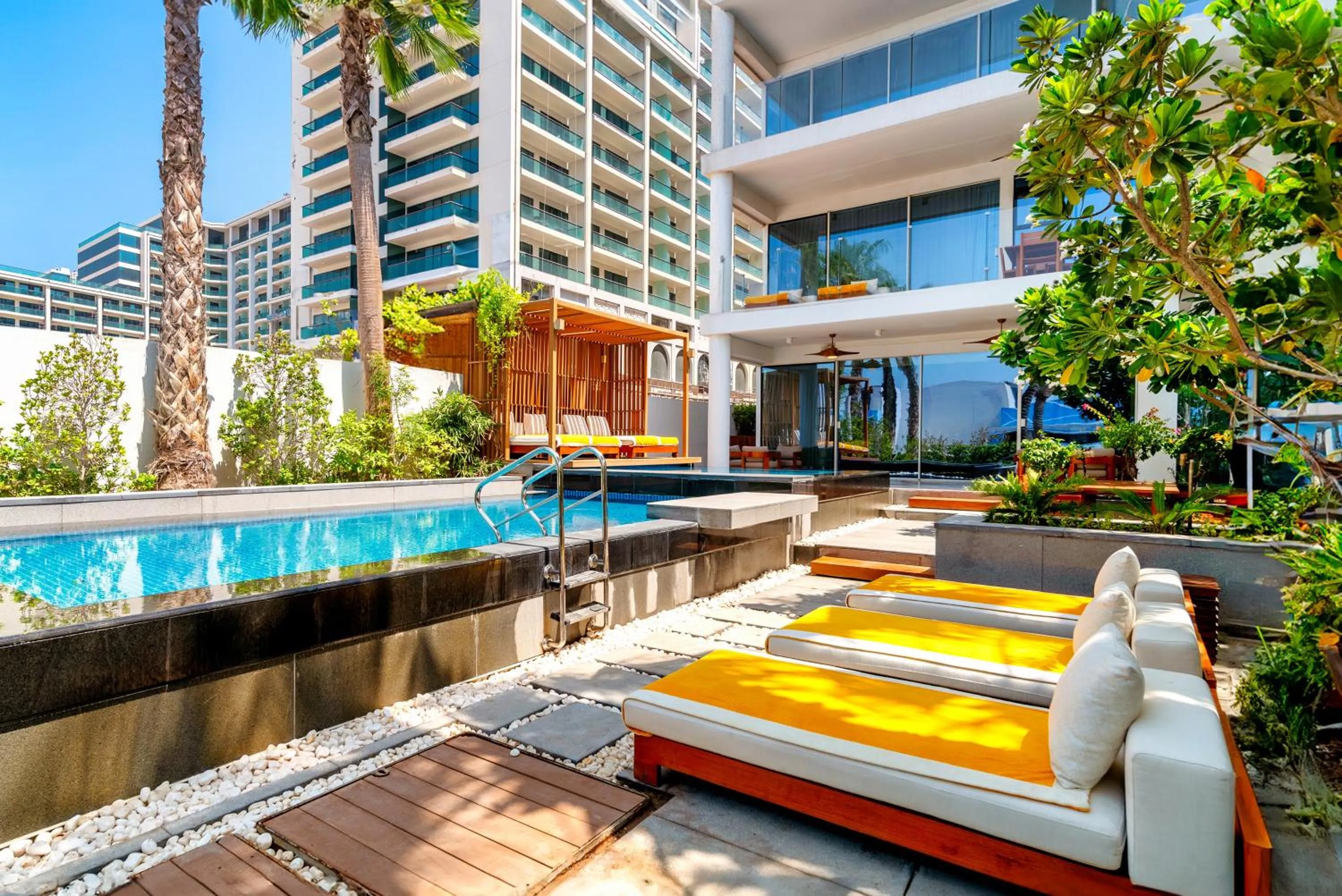 3 BED | Beach Villa w/Pool in FIVE Palm Jumeirah Dubai