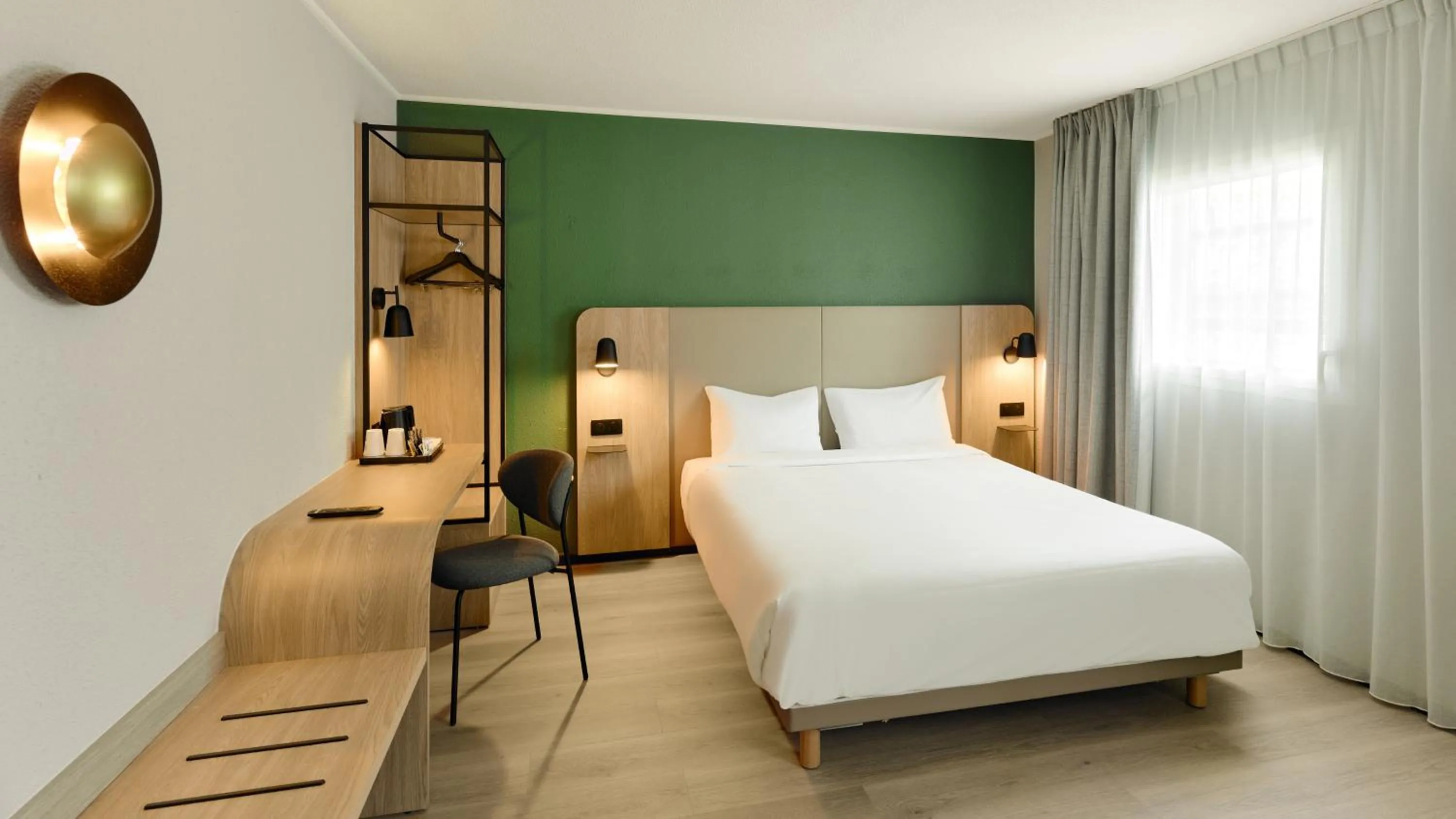 Standard Room - 1 Queen Bed 2 Single Beds in Campanile Prime - Argenteuil