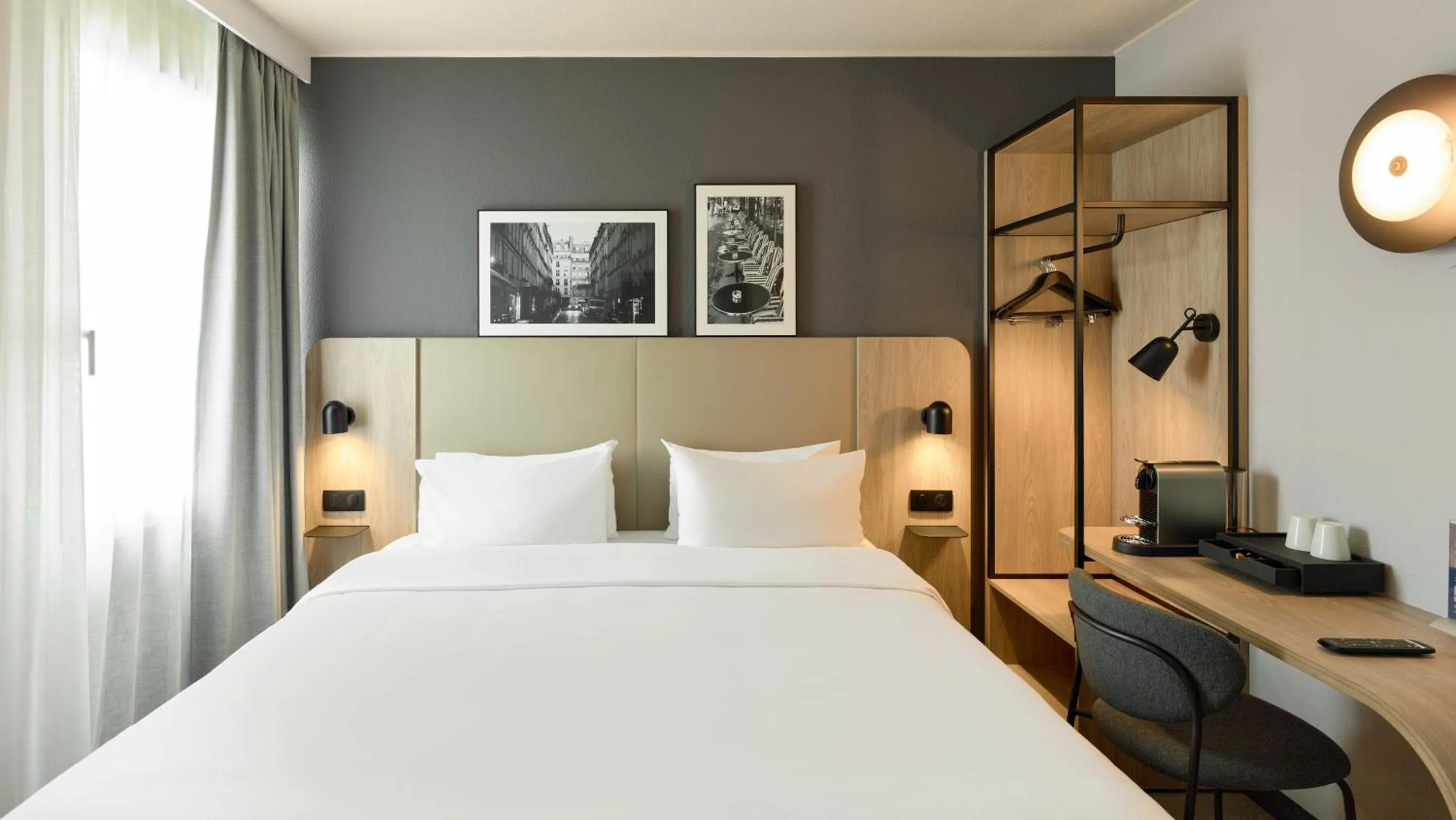 Superior Room - 1 King Bed in Campanile Prime - Argenteuil