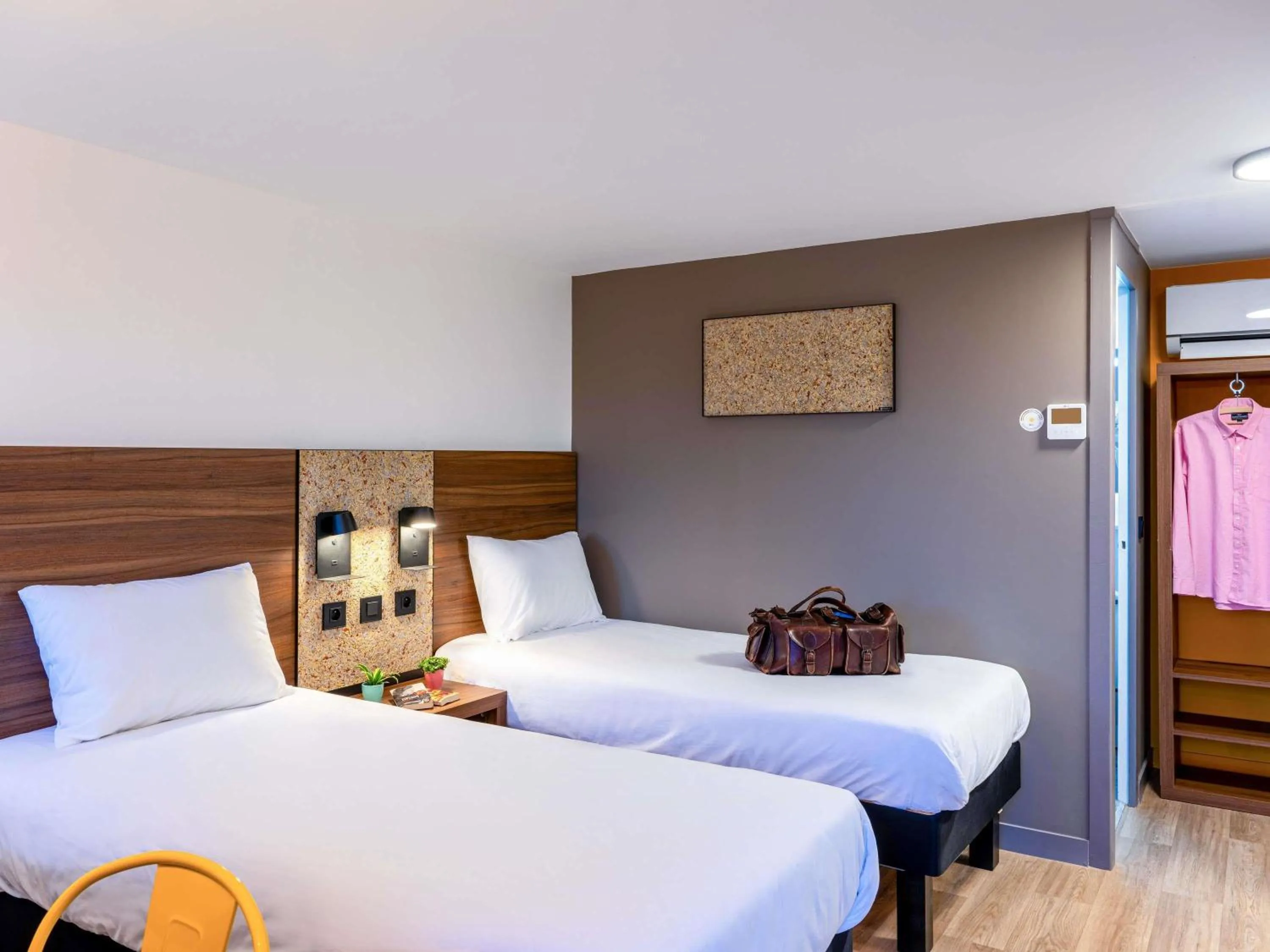 POP Twin Room in greet Hotel Chatellerault