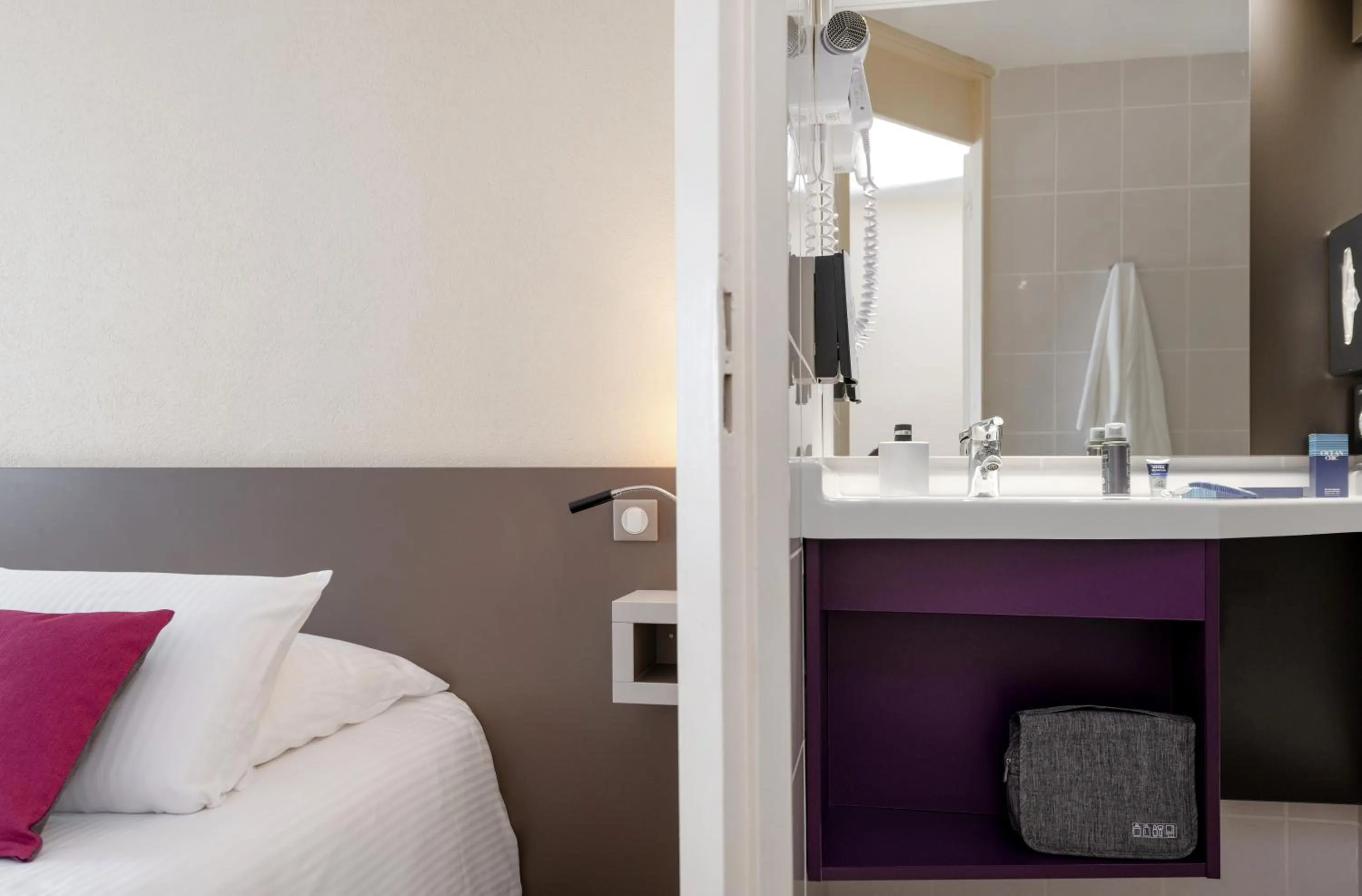 Twin Room in Kyriad Saint-Etienne Centre