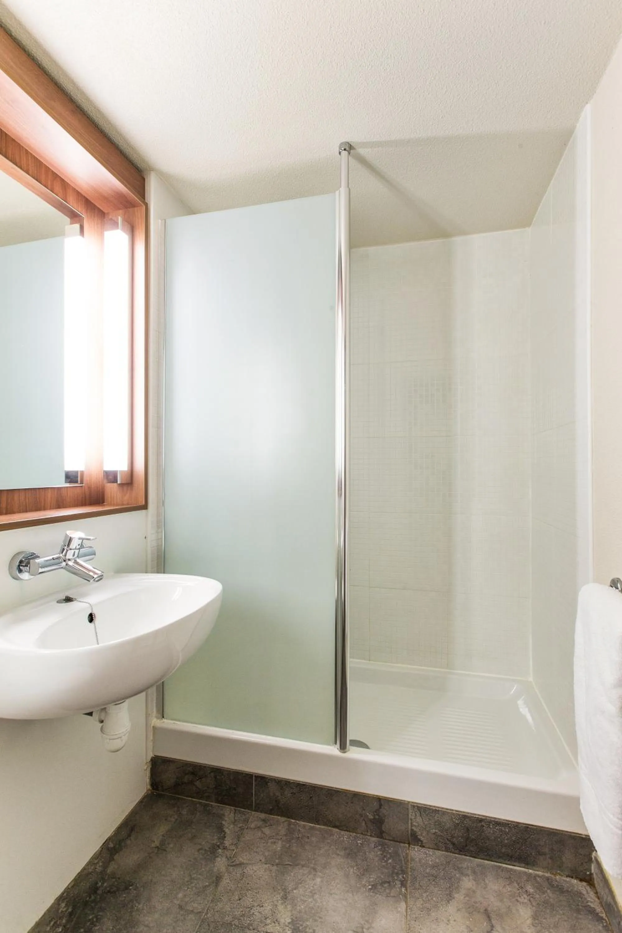 1 Double Bed 1 Junior Bed (Up To 10 Years) in Campanile Conflans-Sainte-Honorine