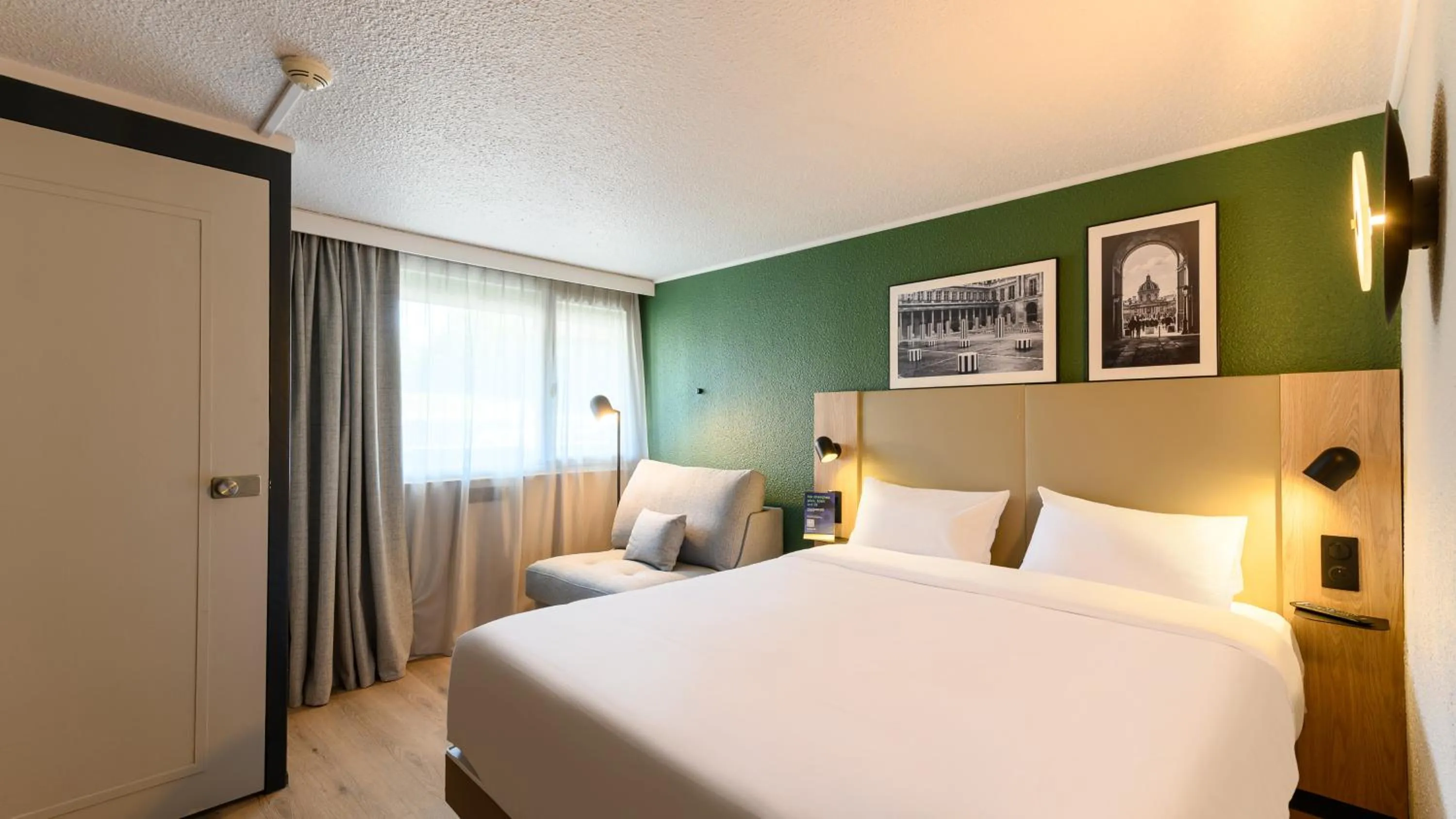 Standard Room - 1 Queen Bed 1 Sofa Bed in Campanile Marne-La-Vallée - Torcy