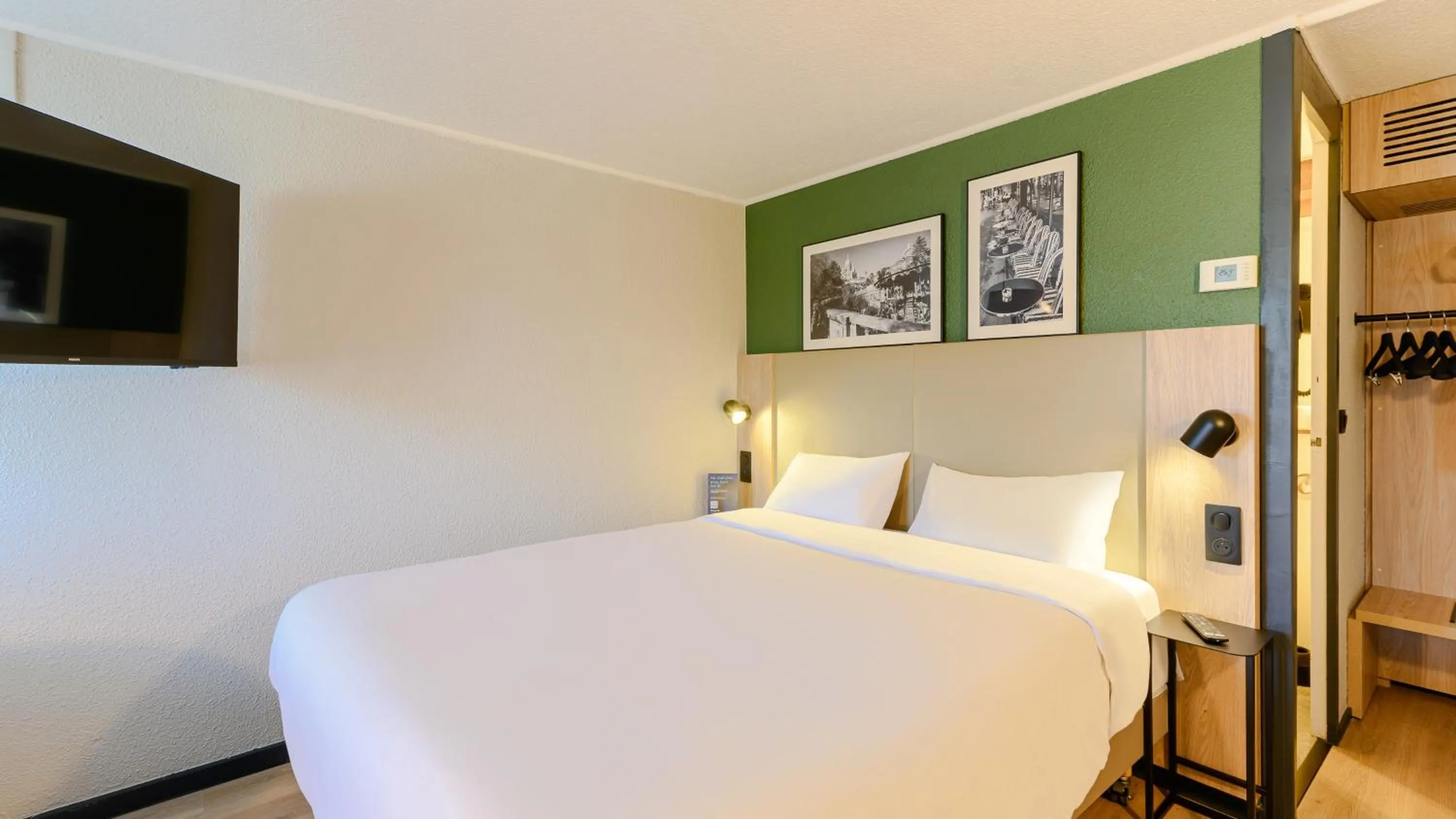 Standard Room - 1 Queen Bed in Campanile Marne-La-Vallée - Torcy