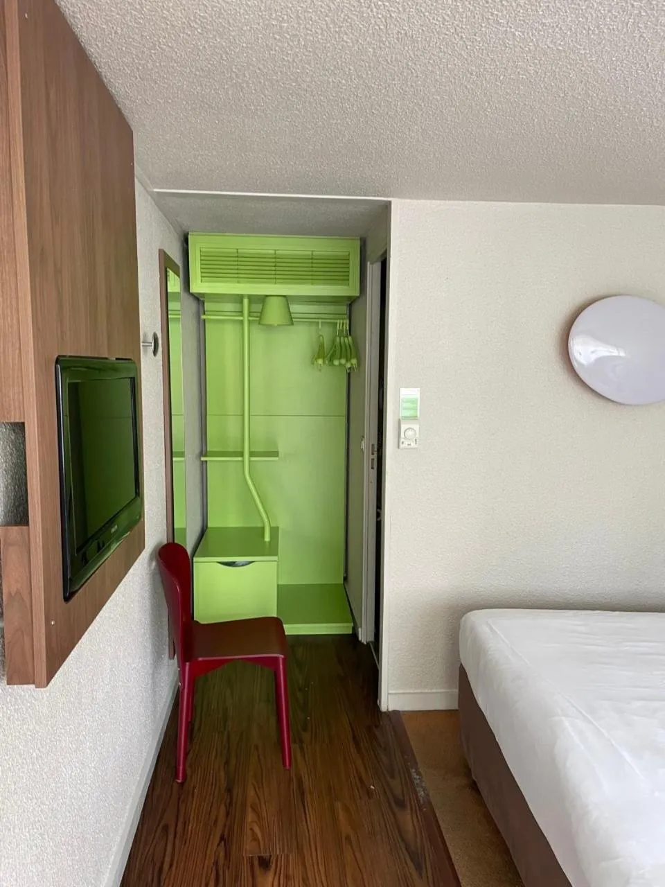 Standard Double Room with One Single Bed - single occupancy - Up to Ten Years in Campanile Poitiers