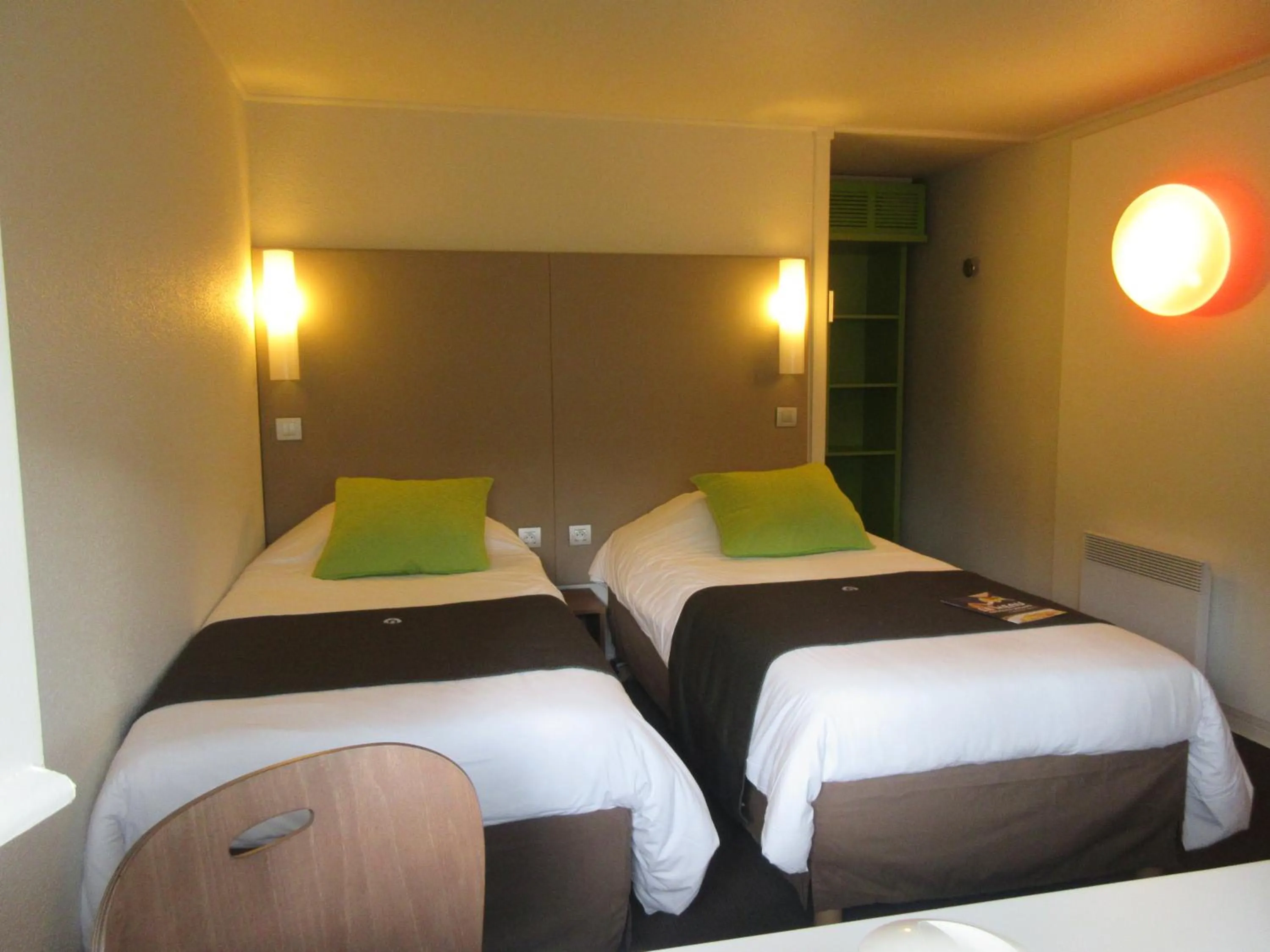 Standard Twin Room in Campanile Bayeux