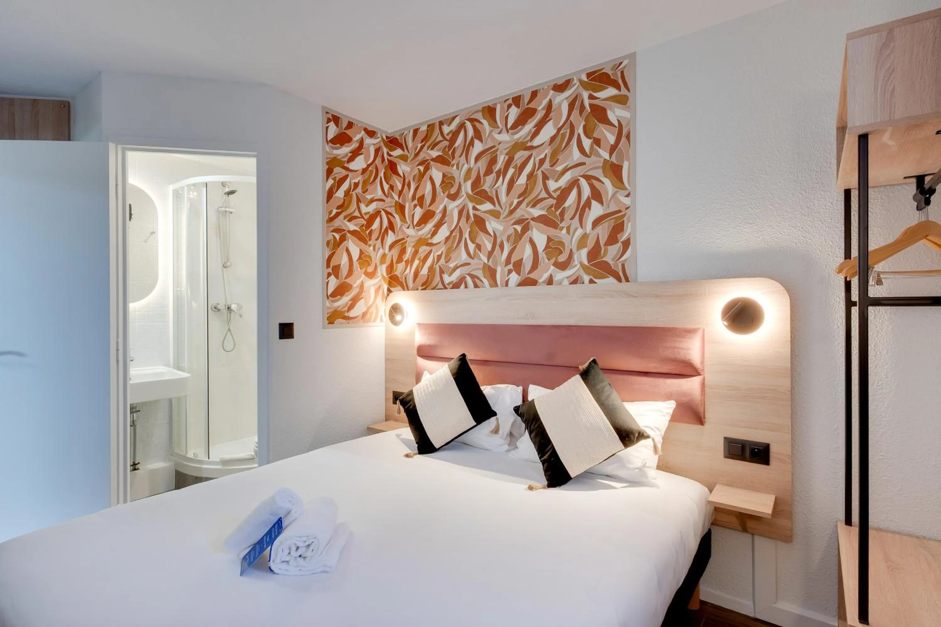 Standard Queen Room with Sofa Bed - Non-Smoking in Sure Hotel by Best Western Valence Nord