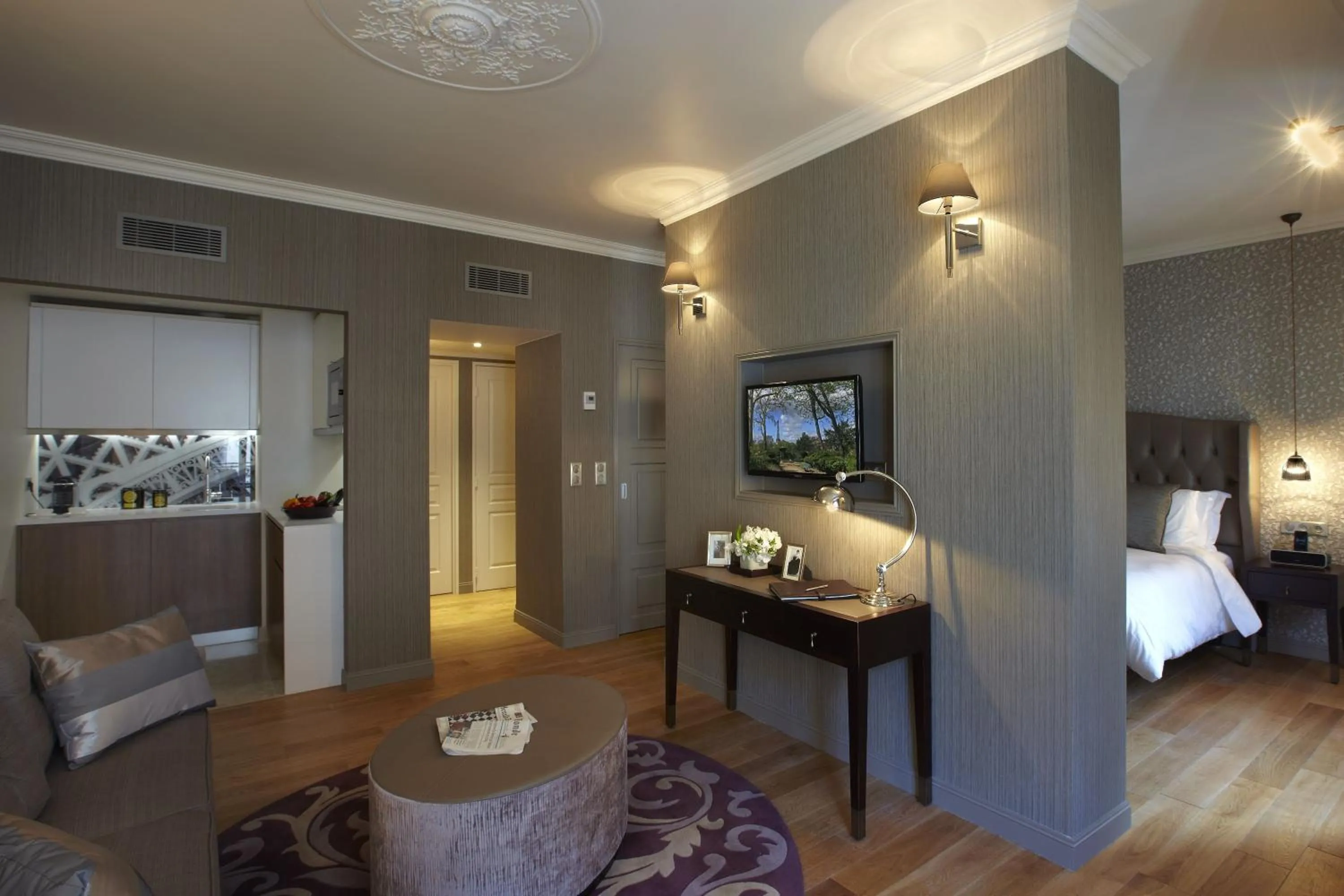 Junior Suite in La Clef Louvre Paris by The Crest Collection