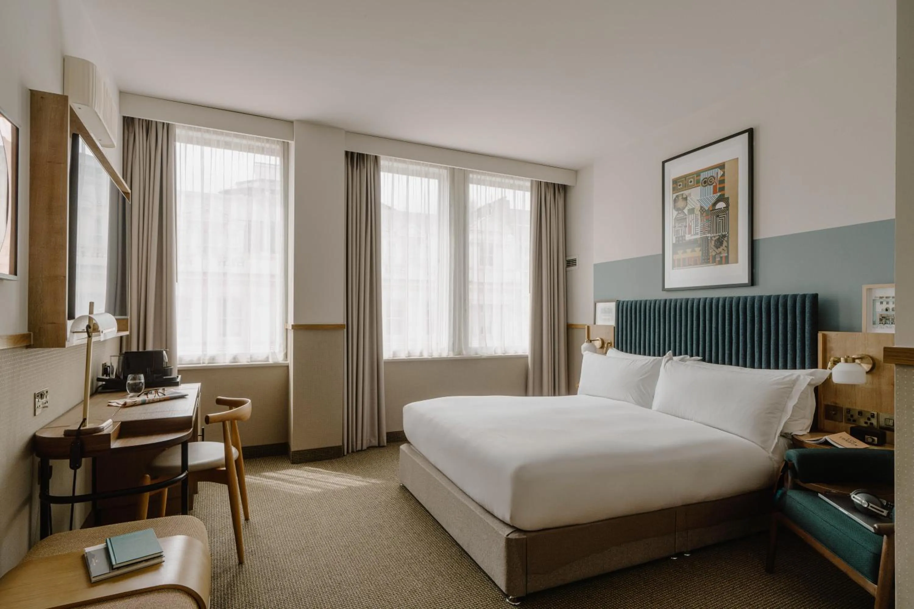 Standard Queen Room in Club Quarters Hotel St Paul's, London