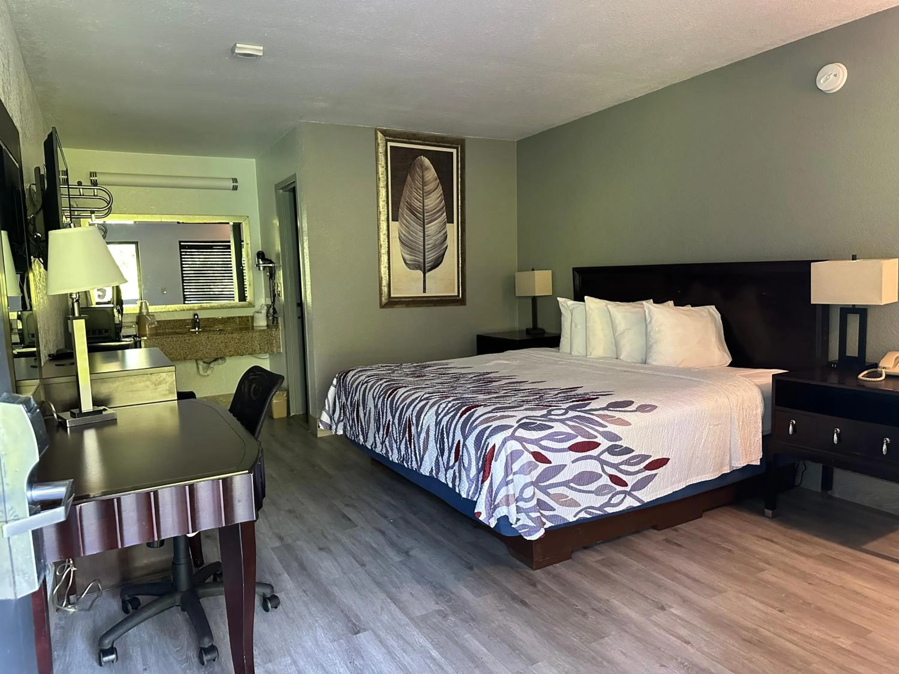 King Room in Riverview Inn