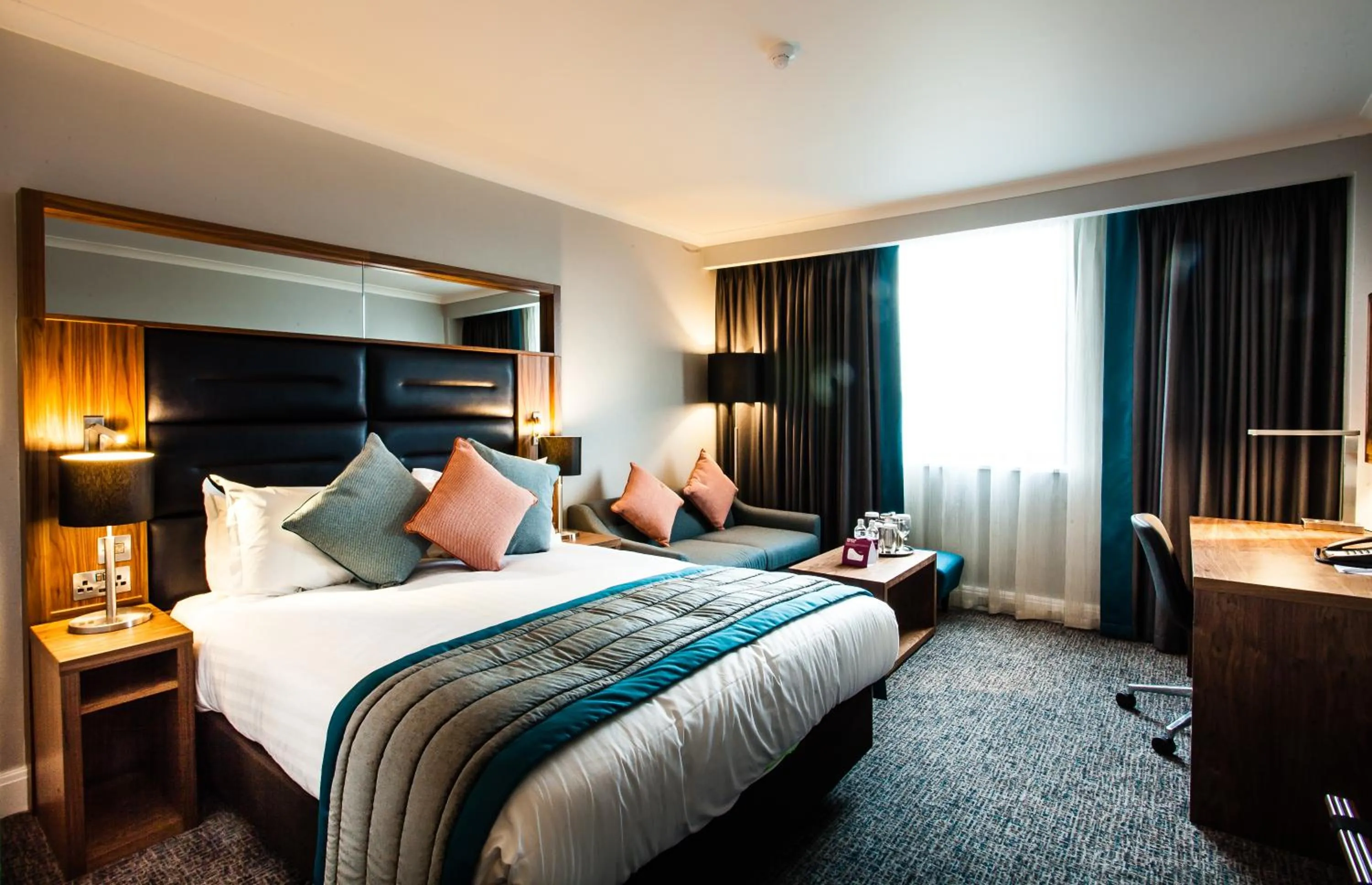 Standard Queen Room with Sofa Bed and Lounge Access in Crowne Plaza Leeds by IHG