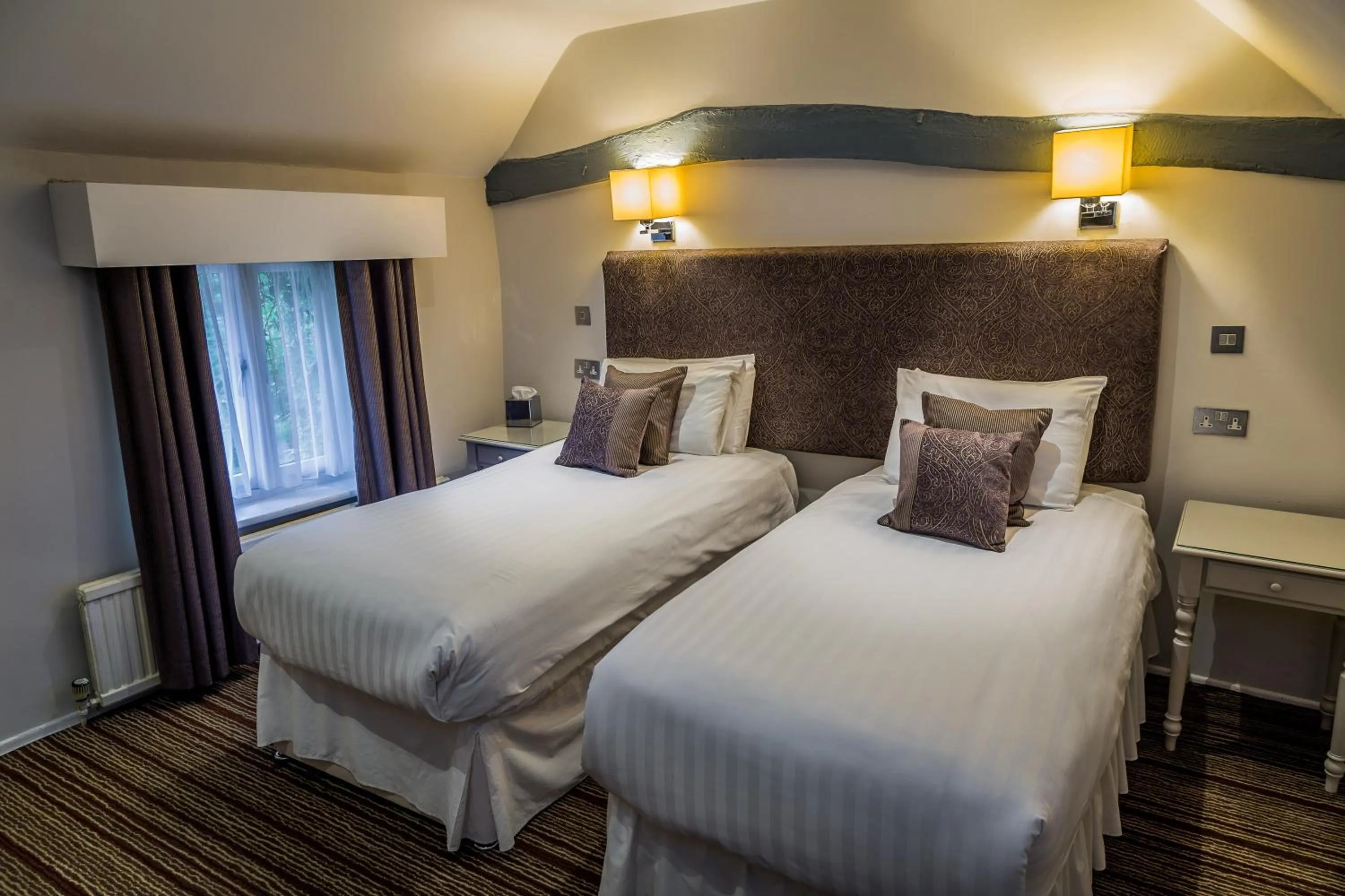 Deluxe Twin Room in The Casa Hotel and Marco Pierre White Restaurant - Camberley West