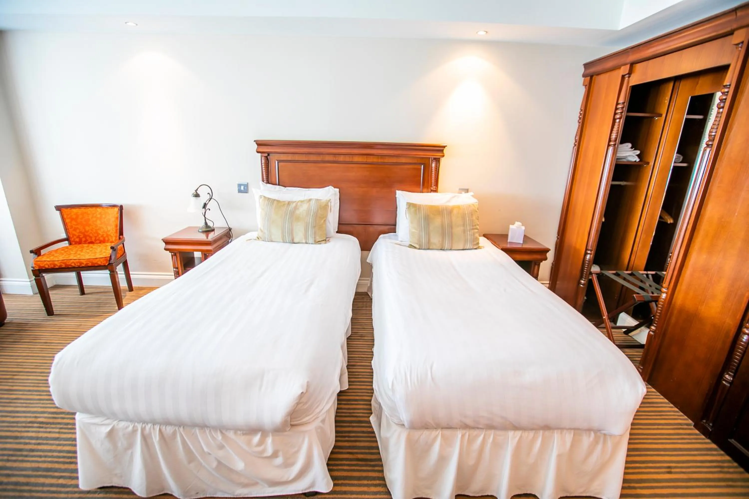 Executive Twin Room in The Casa Hotel and Marco Pierre White Restaurant - Camberley West