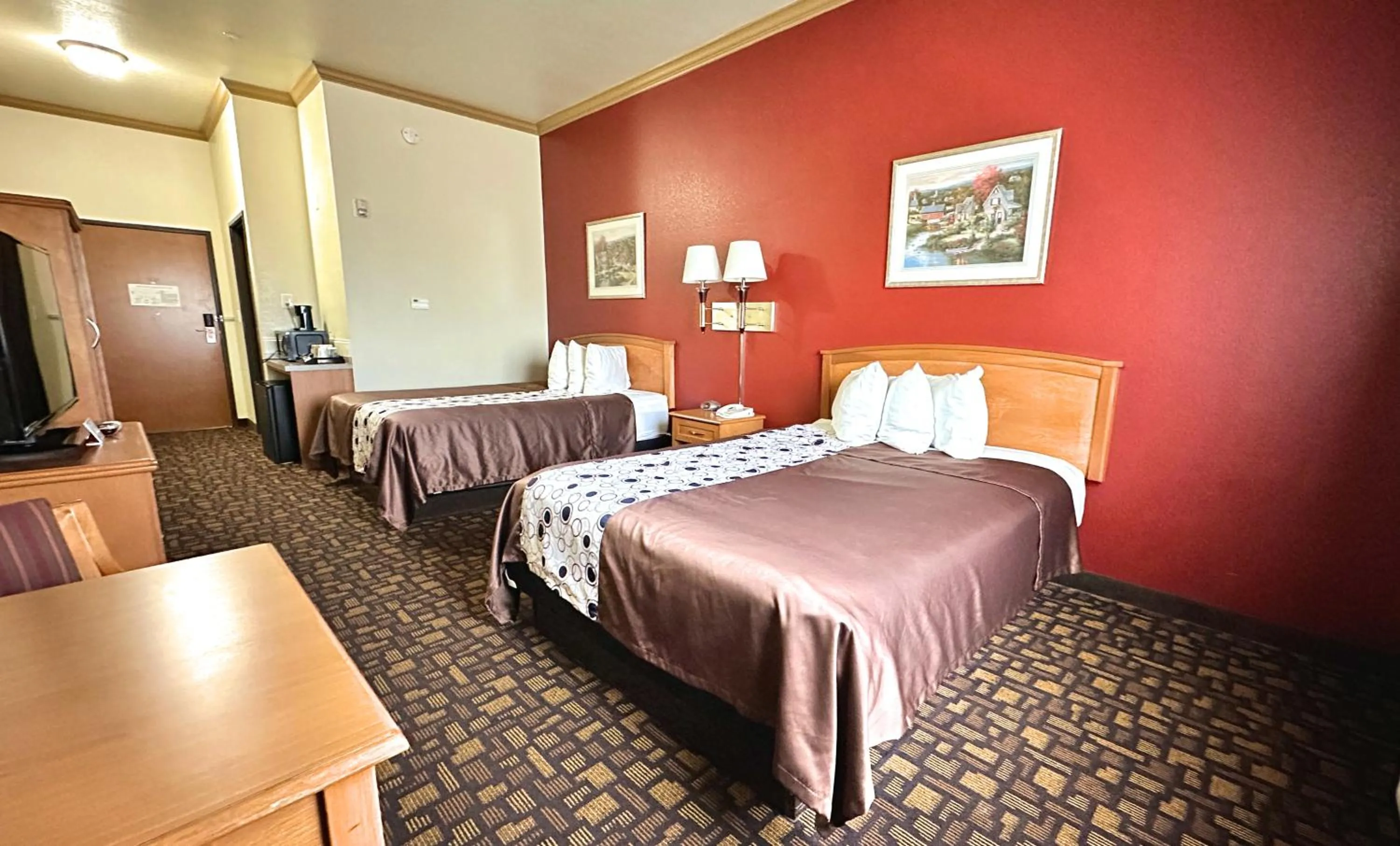 Queen Room with Two Queen Beds - Disability Access in Velkommen Inn