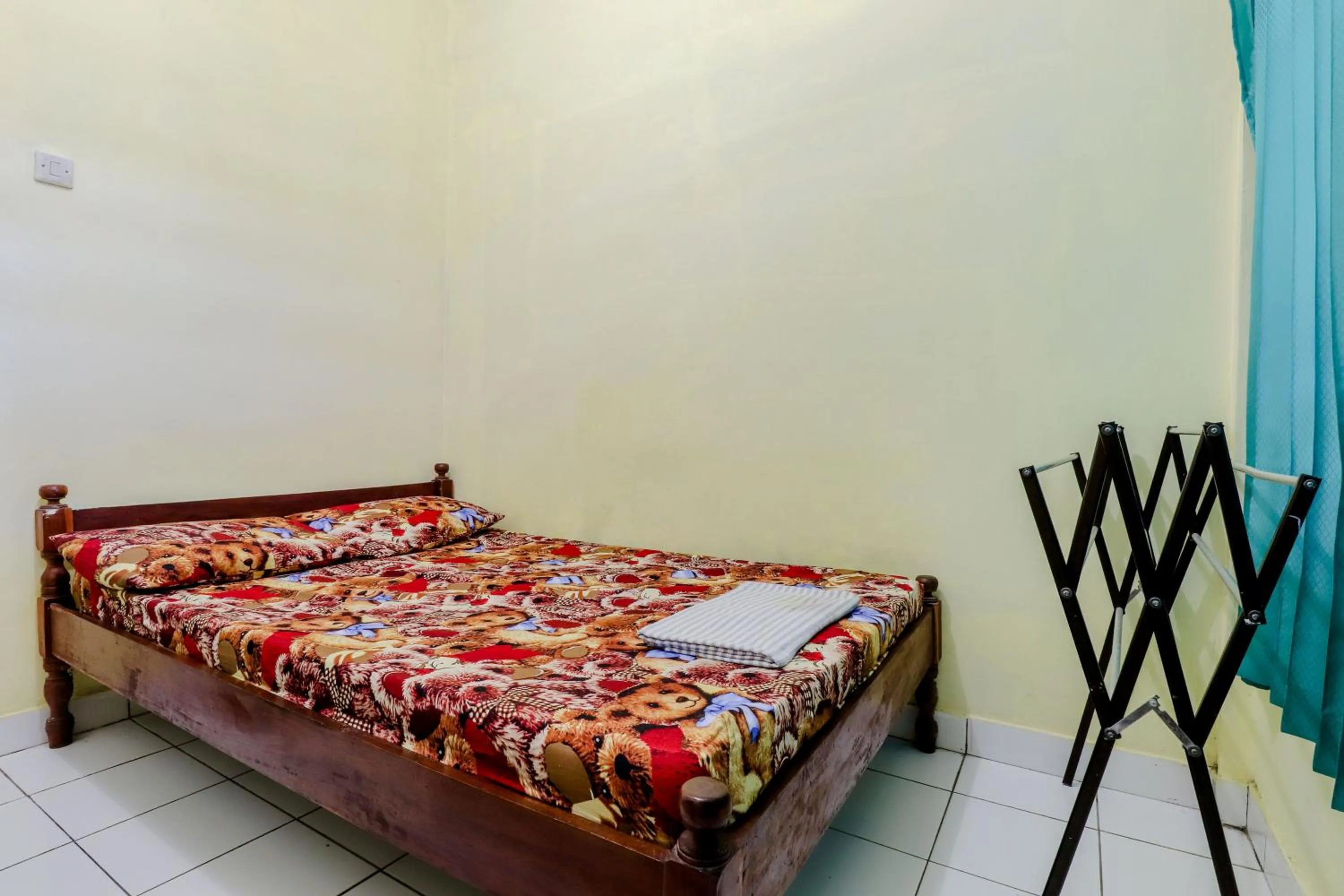 Standard Double Room with Fan in Hotel Kukup Indah