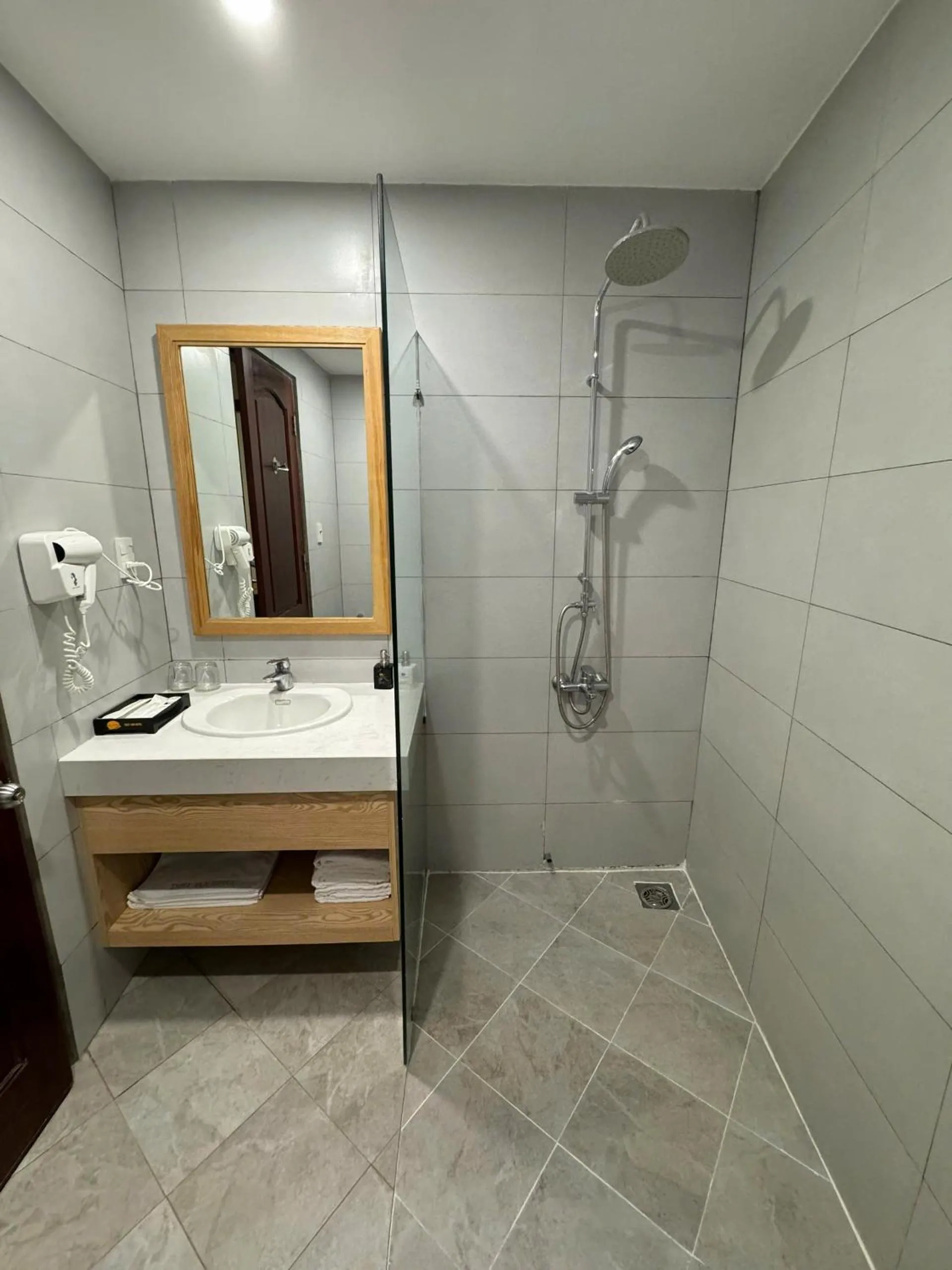 Standard Twin Room in Thuy Van Hotel