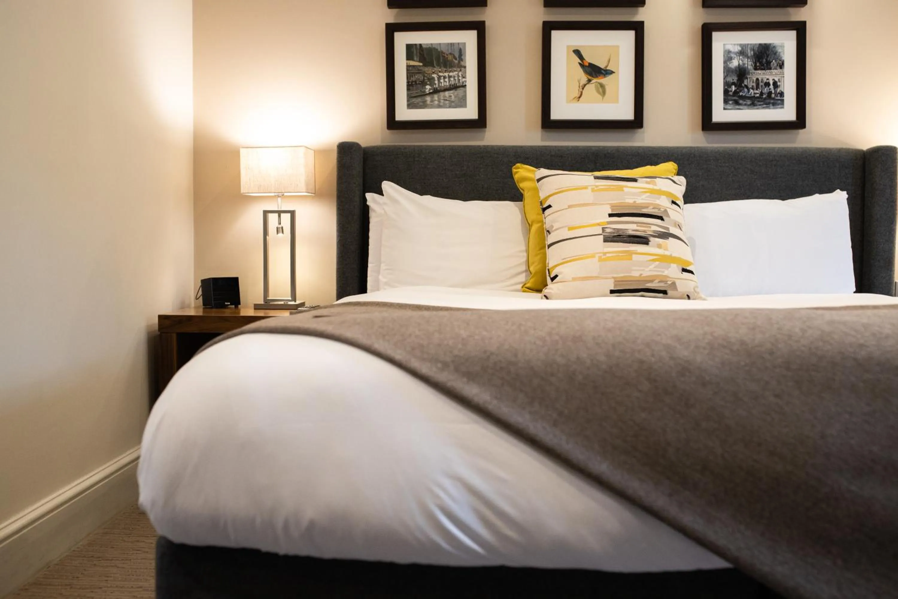 Premium King Room - Disability Access in voco Oxford Thames by IHG