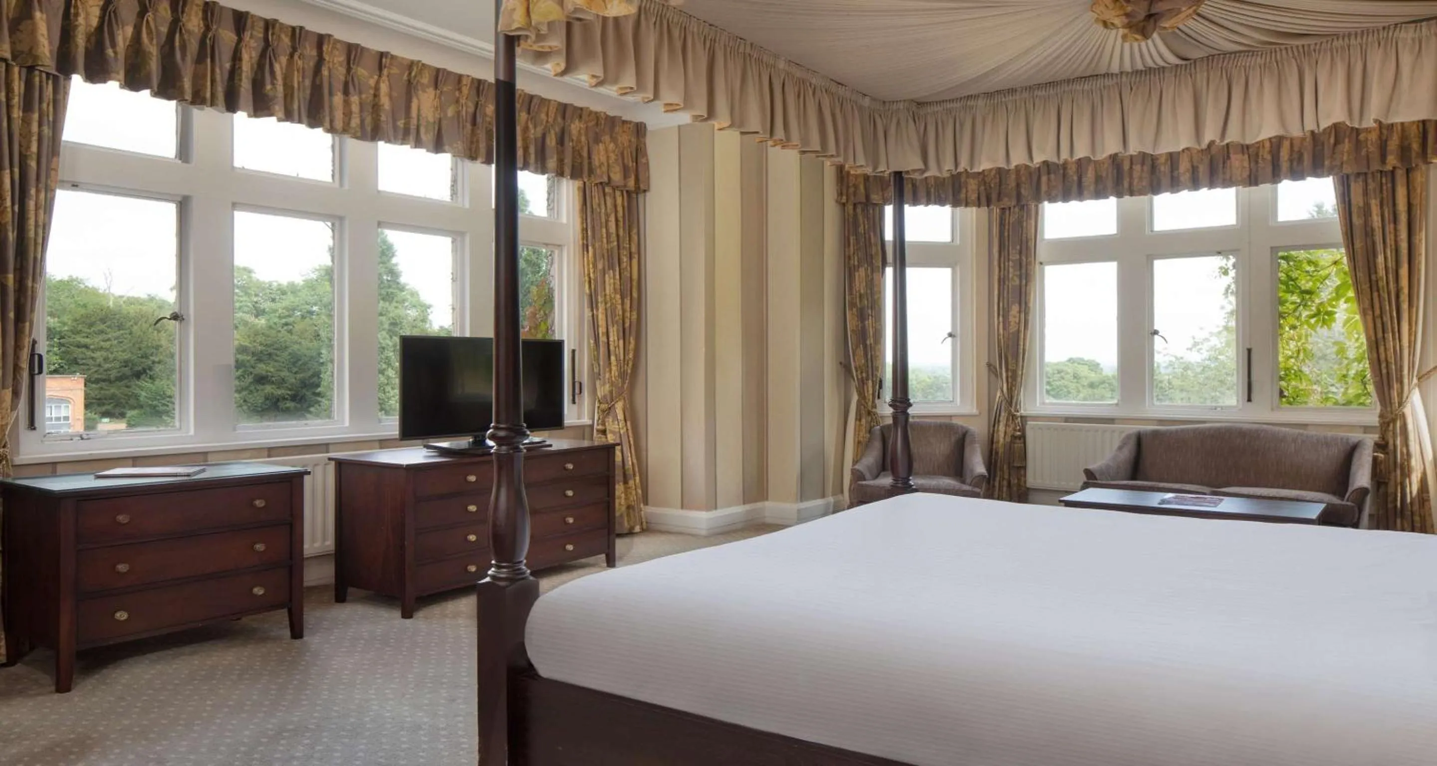 Executive King Suite - Non-Smoking in The Welcombe Golf & Spa Hotel