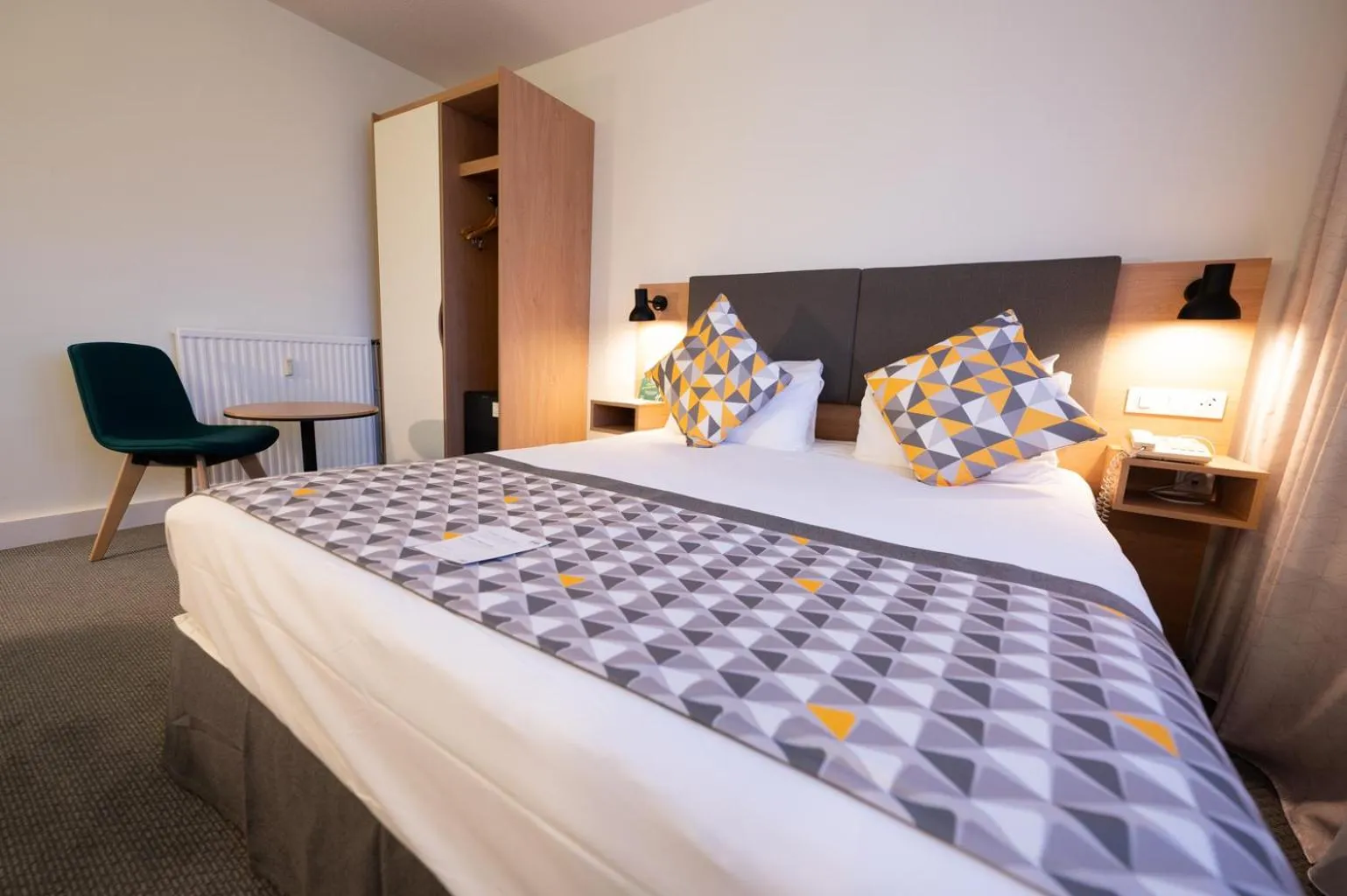 Standard Queen Room with City View in Holiday Inn Calais-Centre by IHG