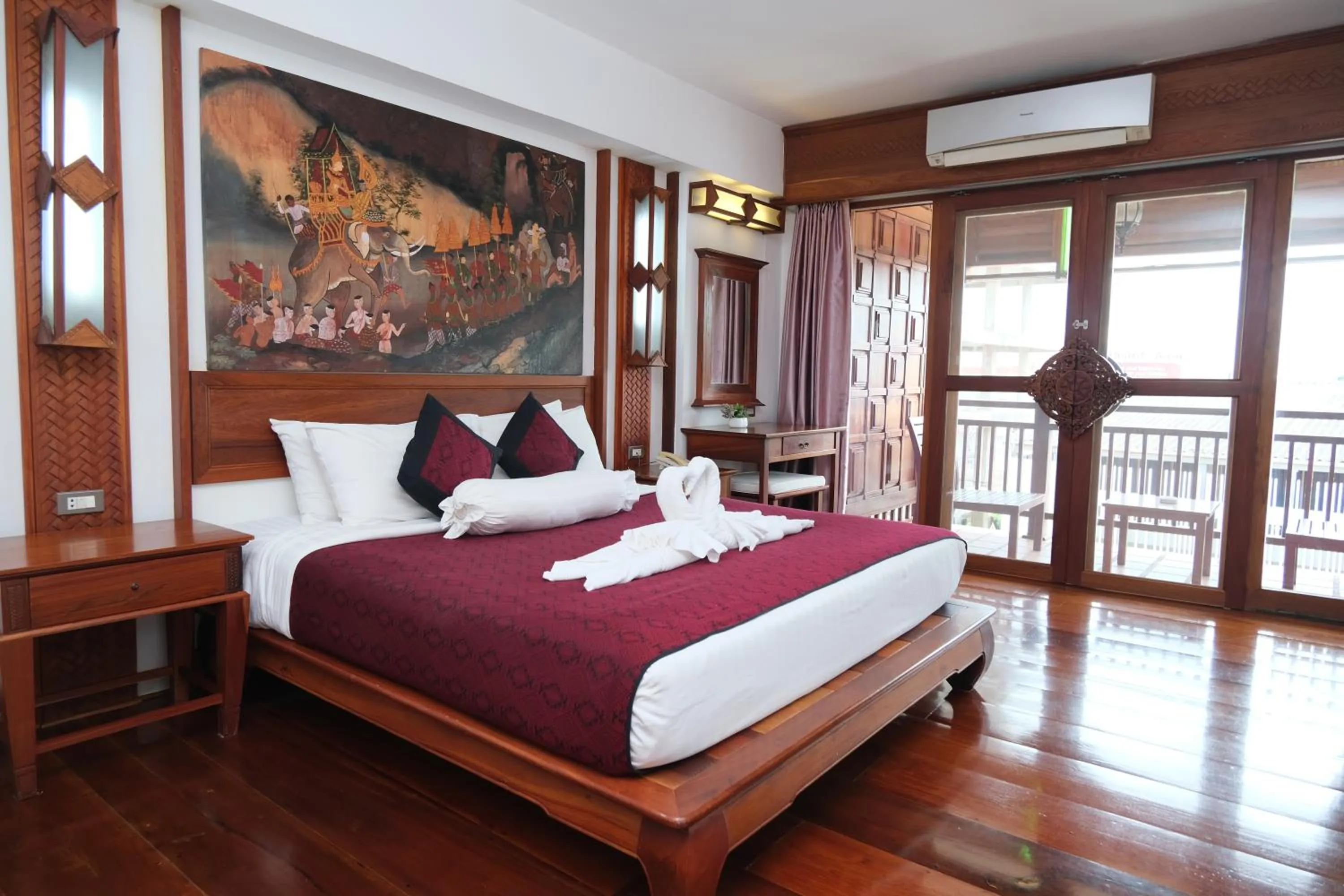 King Room with Balcony in Chanthapanya Hotel