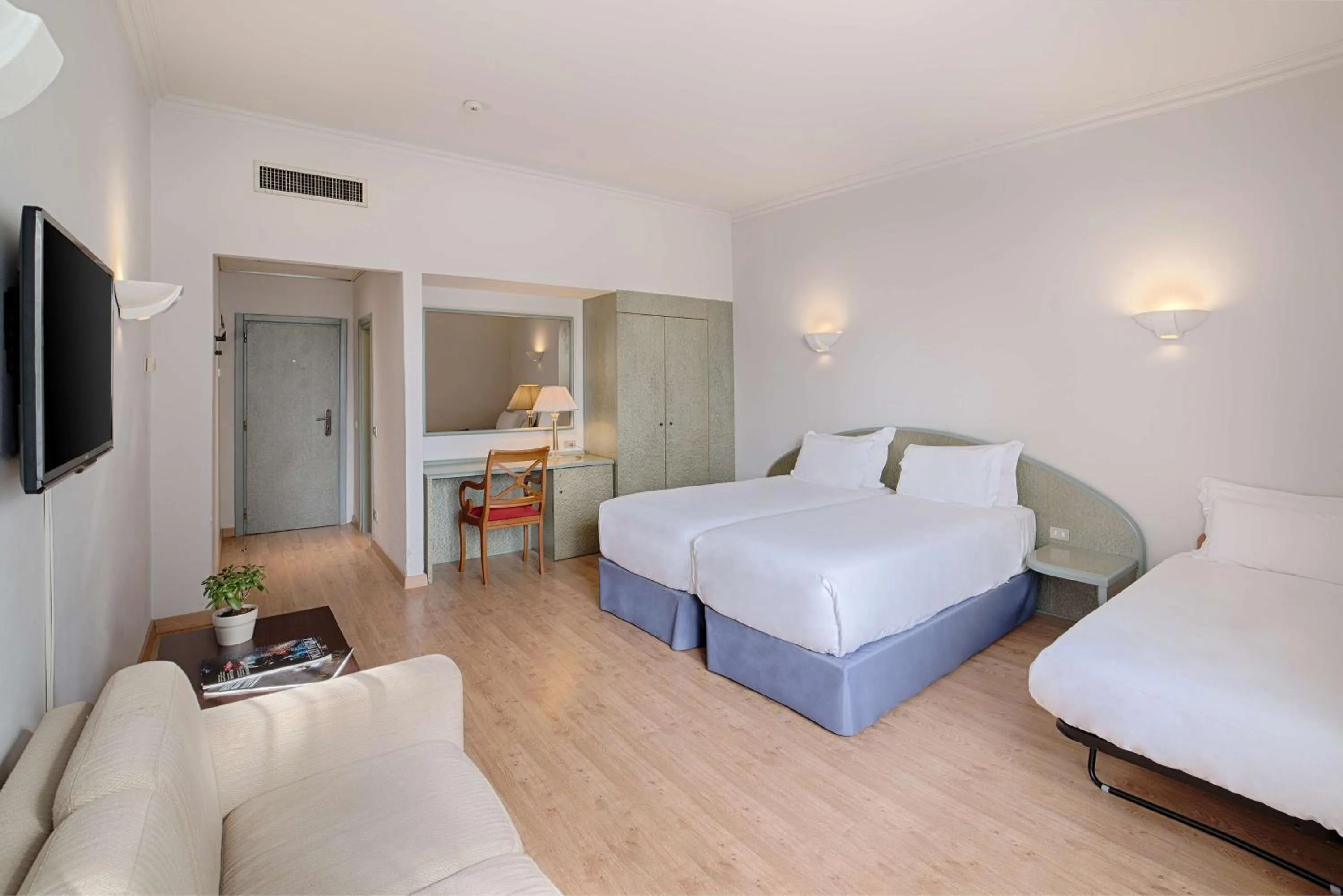 Family XXL Room in NH Ancona