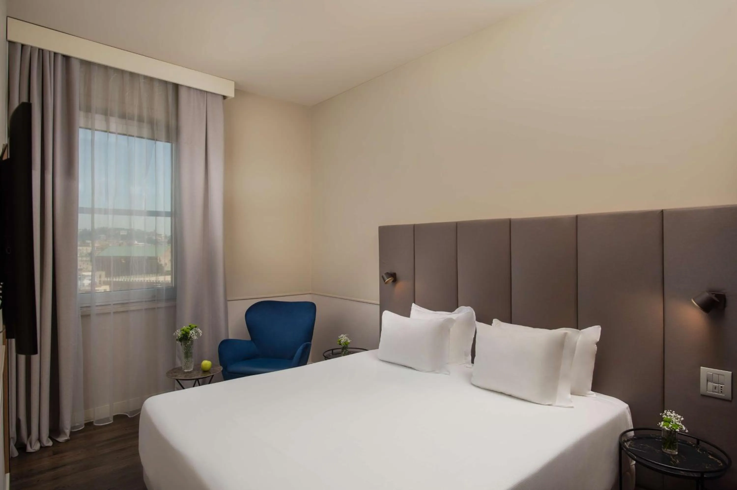 Standard Double Room in NH Napoli Panorama