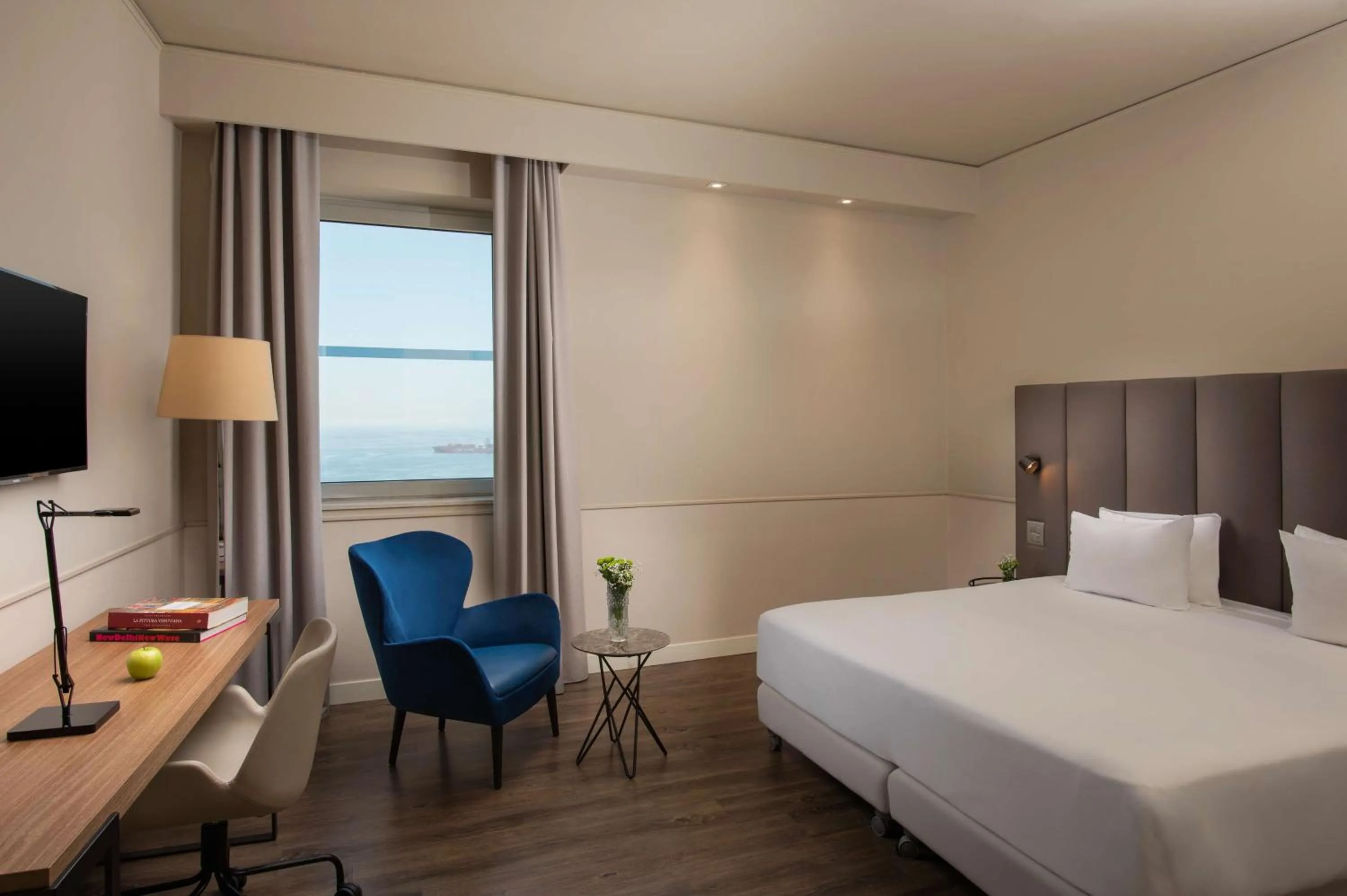 Superior Double Room XL with Sea View in NH Napoli Panorama