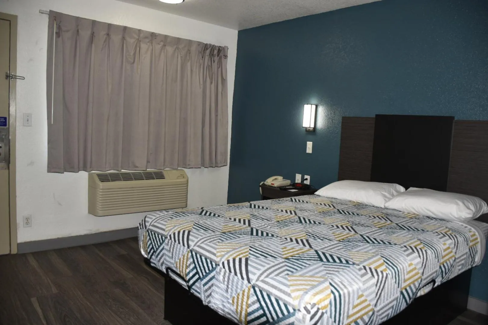 Double Room - single occupancy - Smoking in Studio 6-Grand Prairie, TX