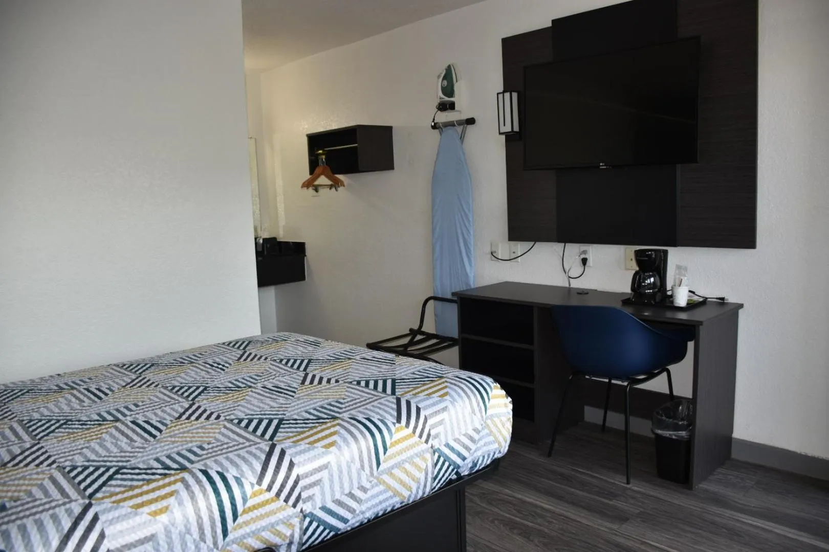 Double Room - single occupancy - Non-Smoking  in Studio 6-Grand Prairie, TX
