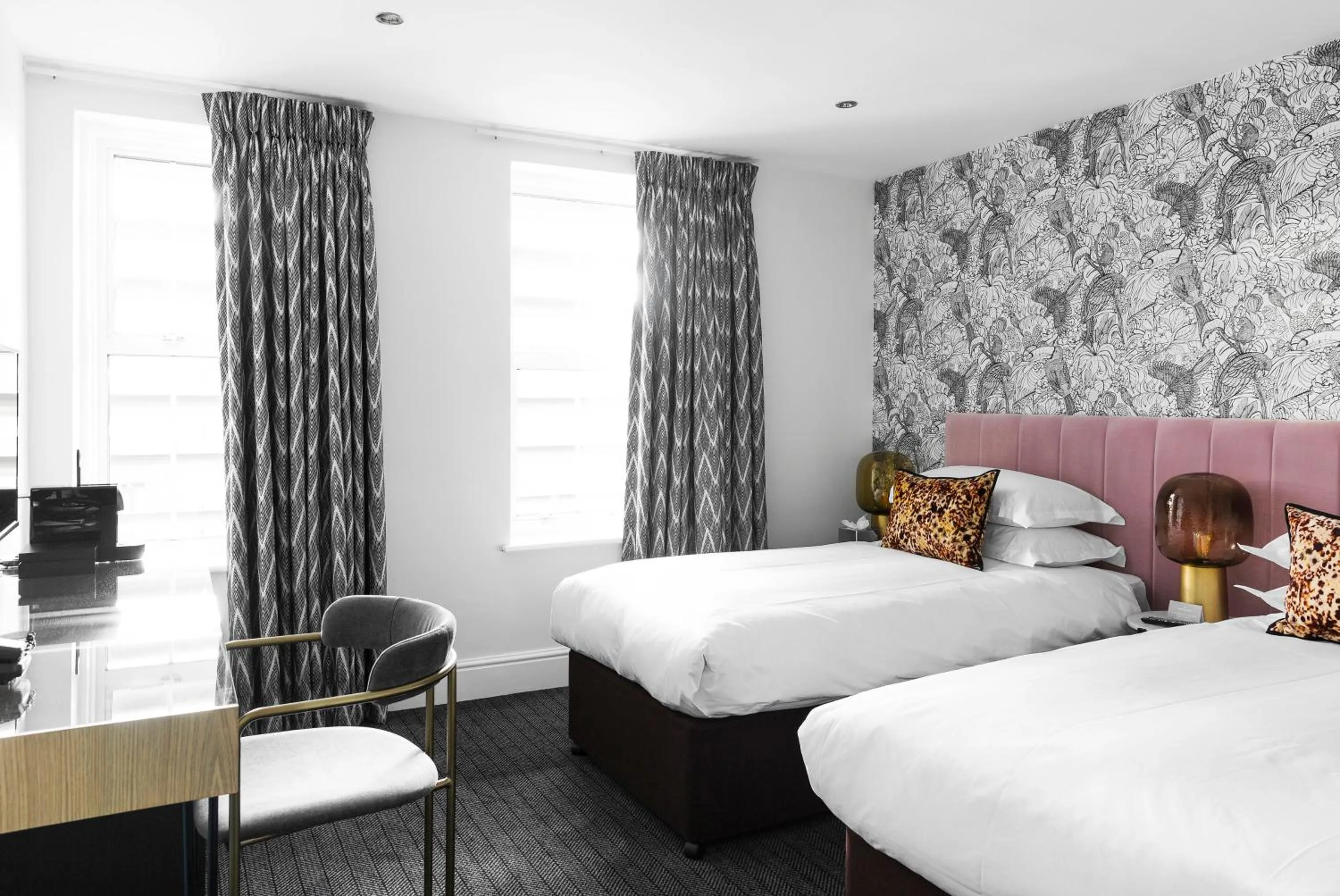 Superior Twin Room in The Lodge Hotel - Putney