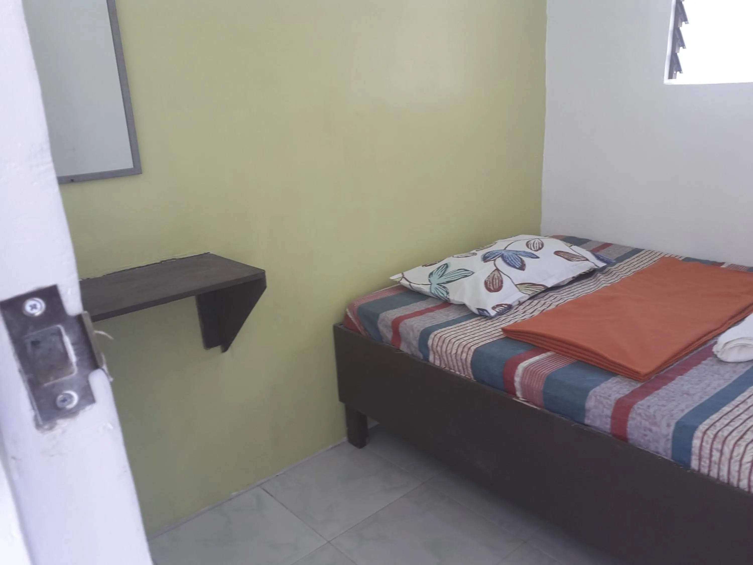 Standard Single Room with Shared Bathroom - single occupancy in Dahilig Resort