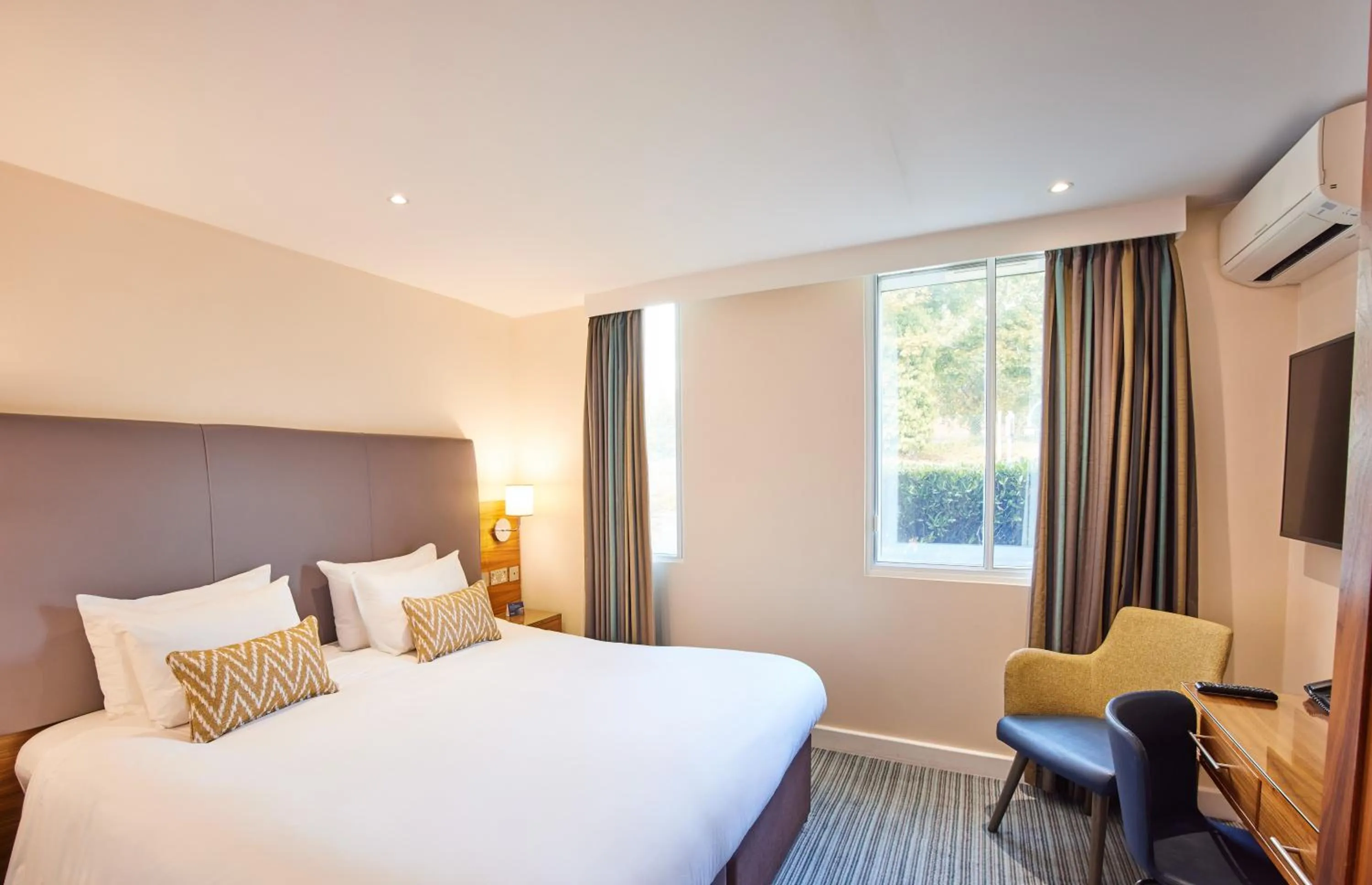 King Room in Thistle London Heathrow Terminal 5
