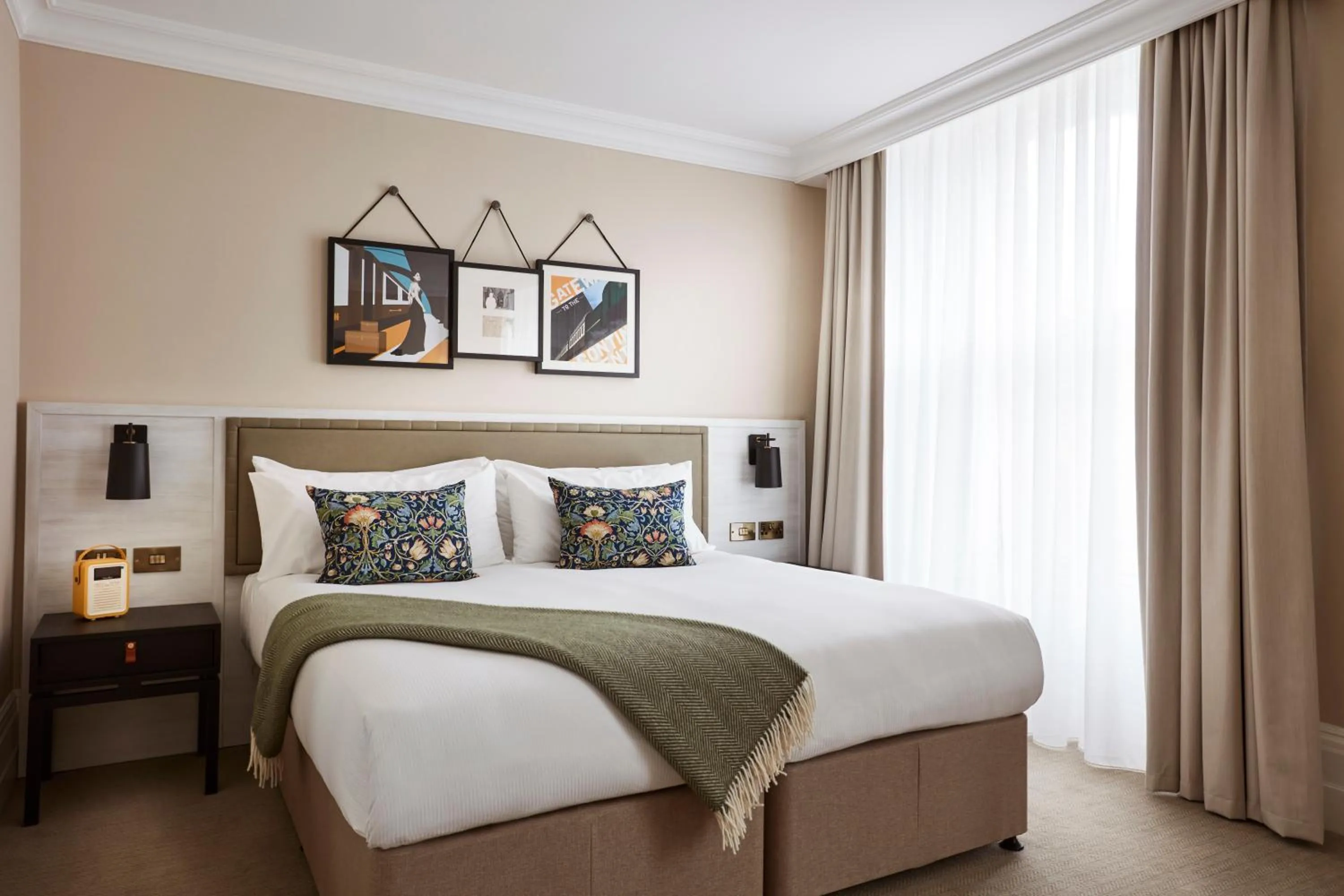 Deluxe King Room in The Clermont London, Victoria