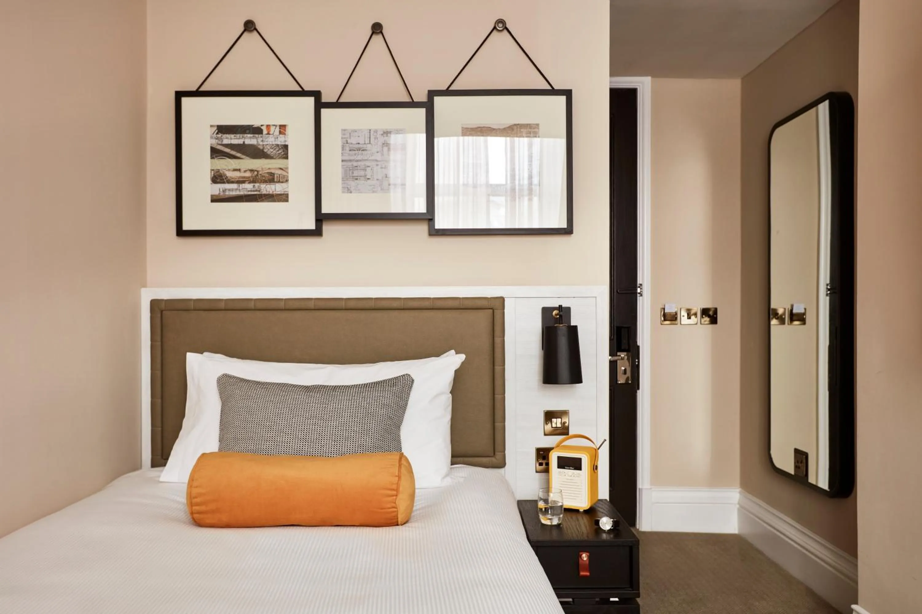 Classic Single Room in The Clermont London, Victoria