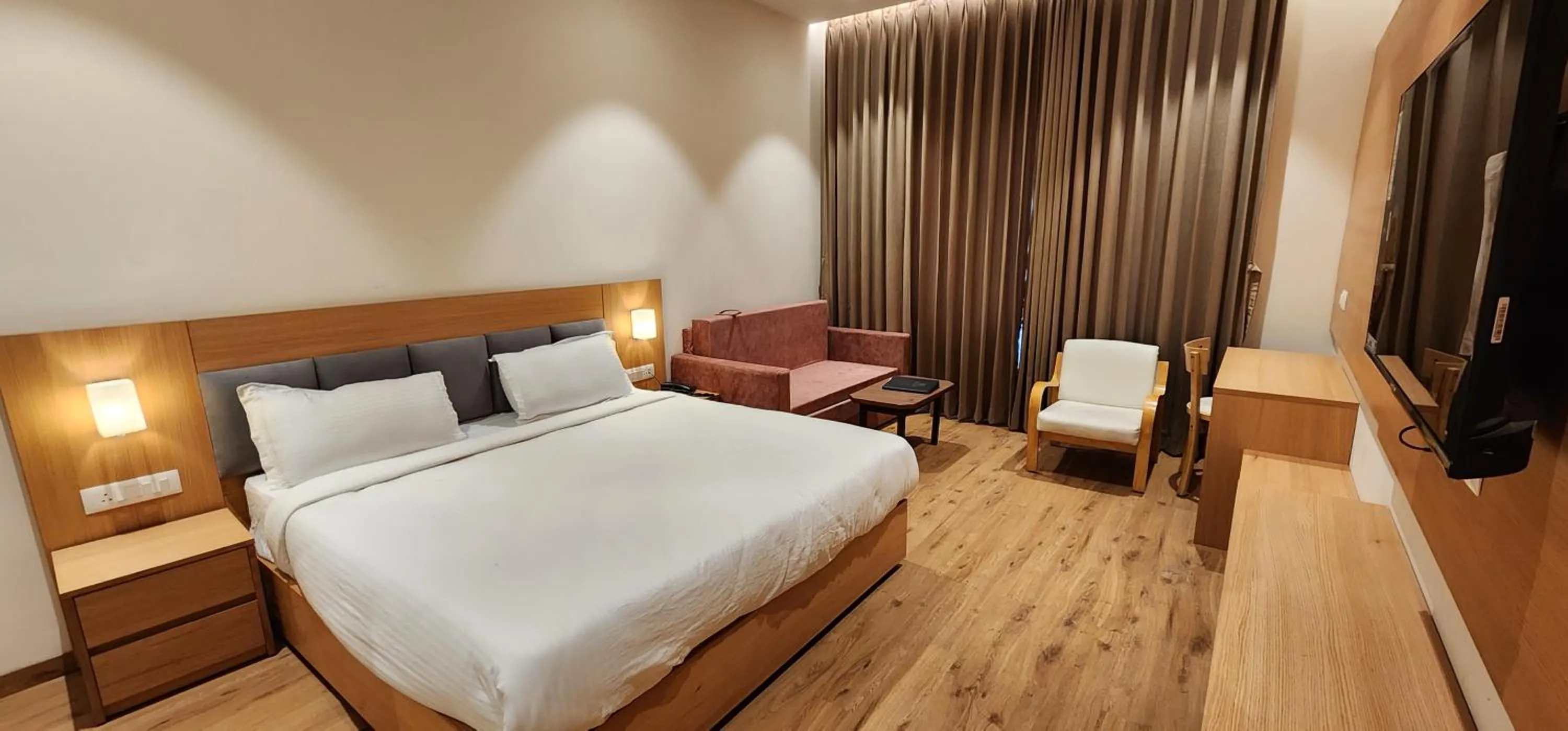 Superior Double Room - single occupancy in Hotel Gorbandh