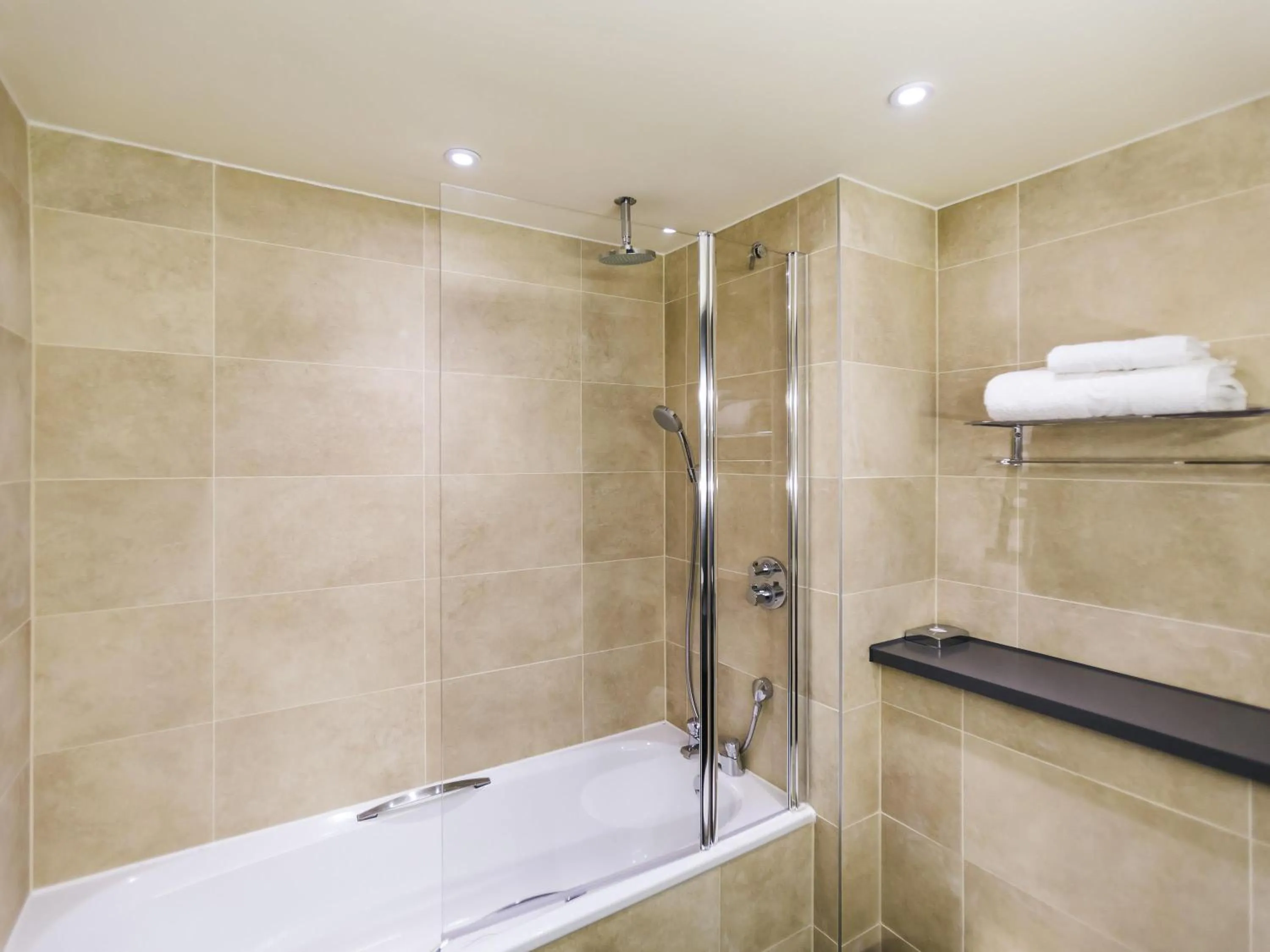 Classic Twin Room in Mercure Dartford Brands Hatch Hotel & Spa