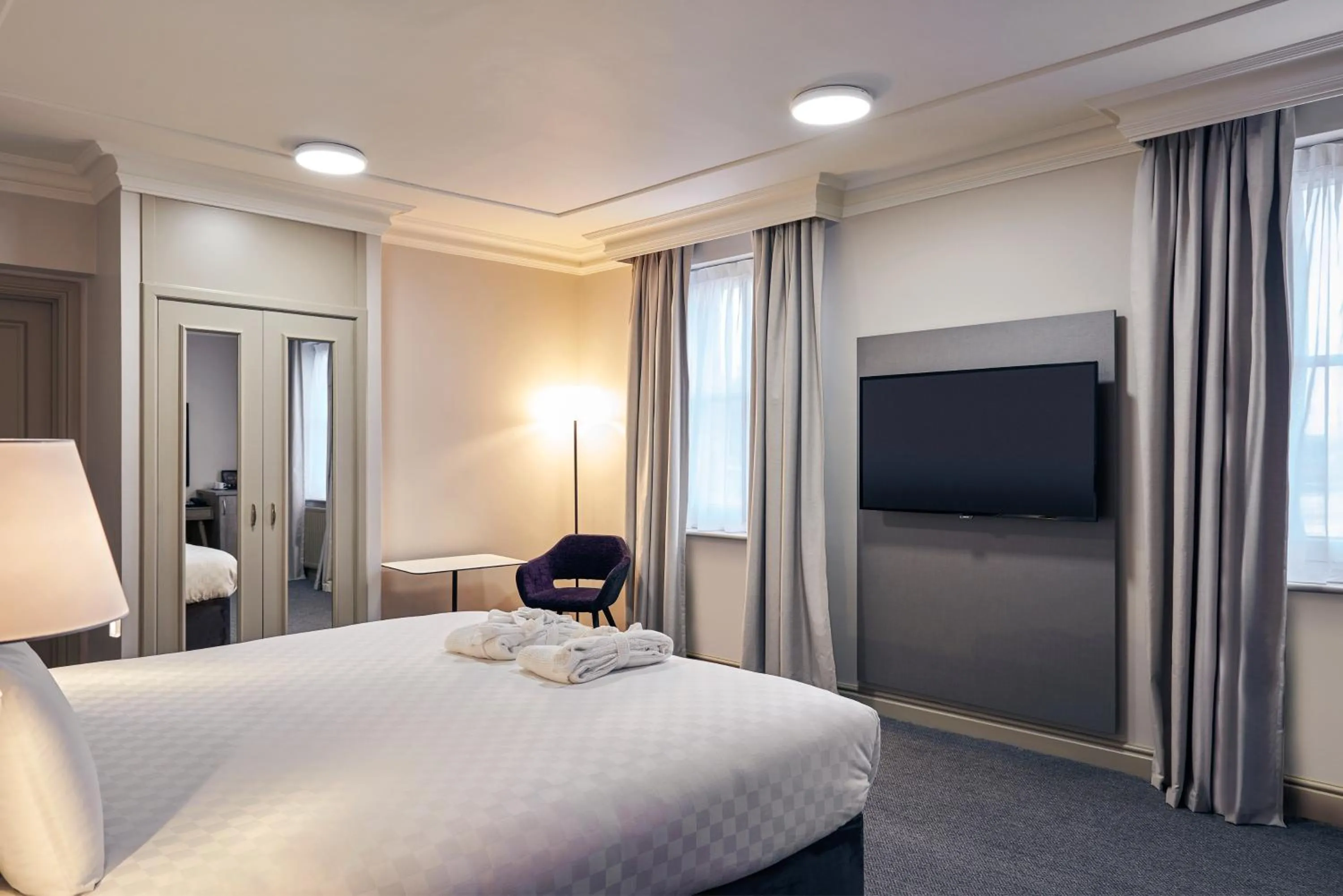 Privilege King Room in Exeter Rougemont Hotel by Sunday