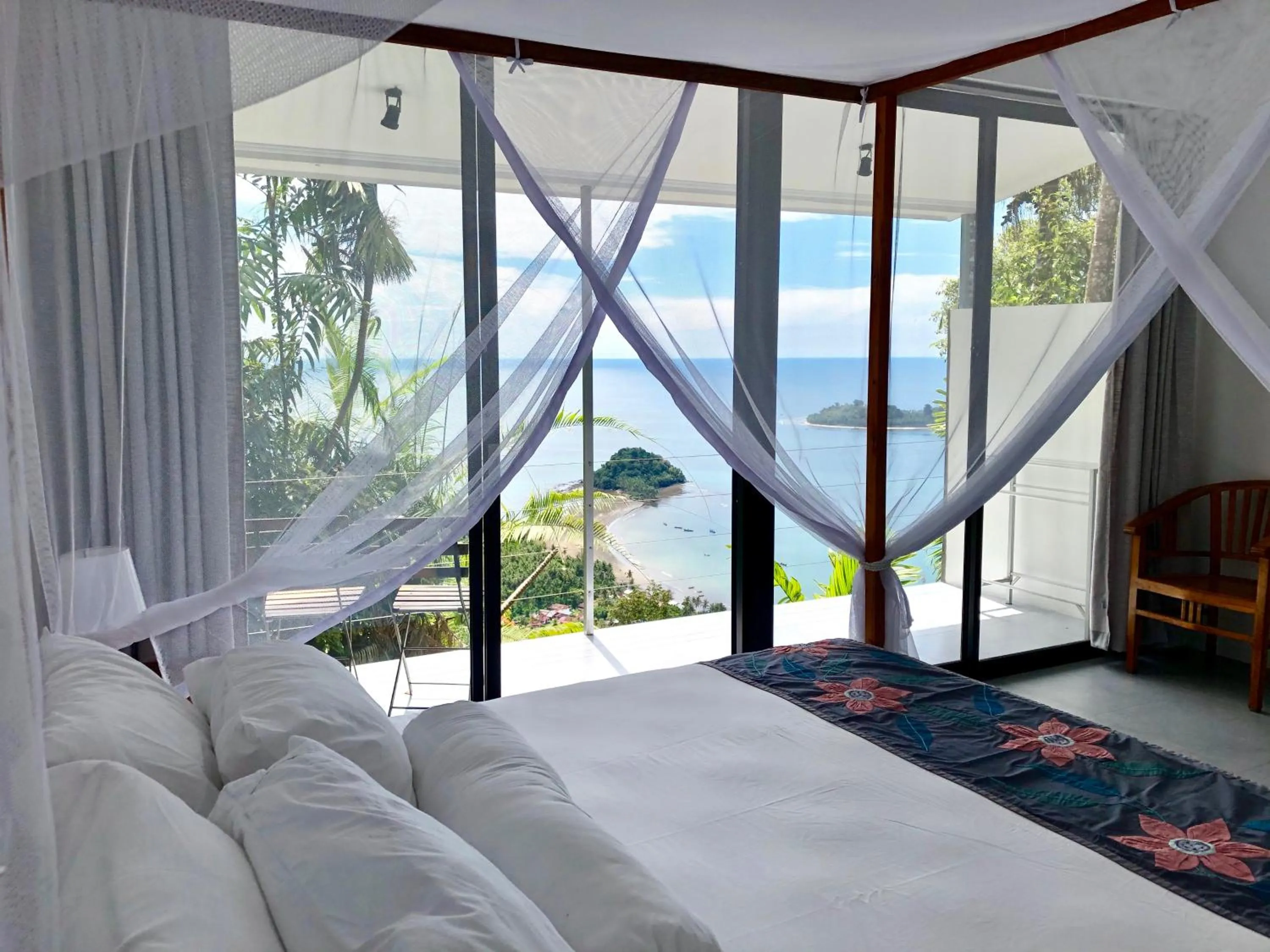 King Room with Sea View in Puncak Air Manis Residence