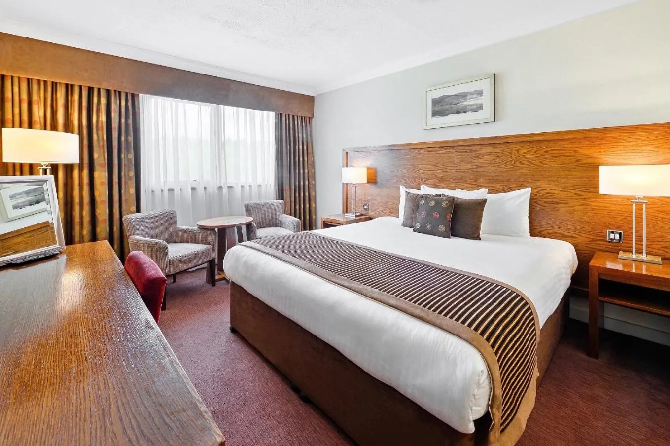 Standard King Room in The Aberdeen Altens Hotel