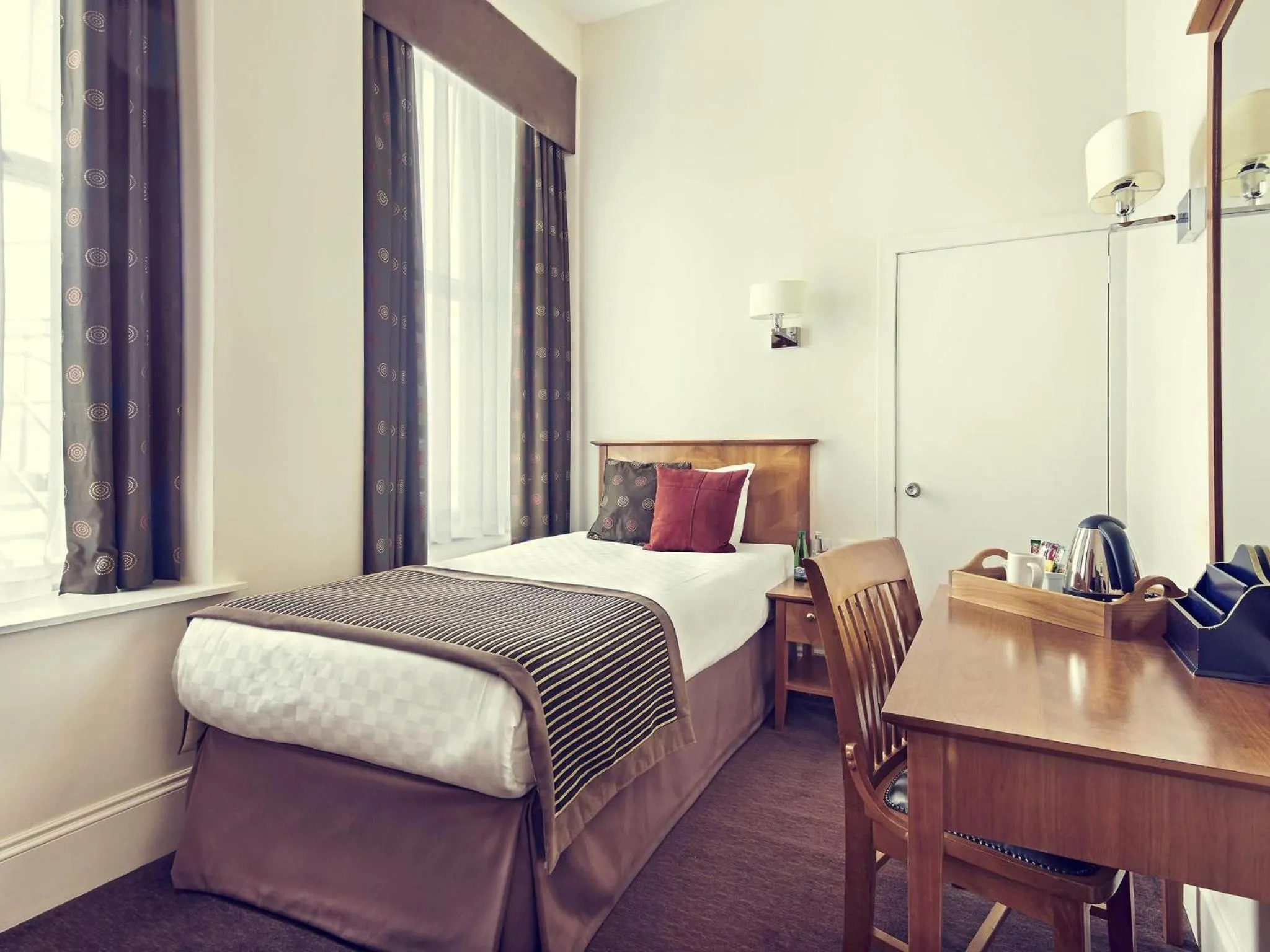 Standard Single Room in Mercure Aberdeen Caledonian Hotel