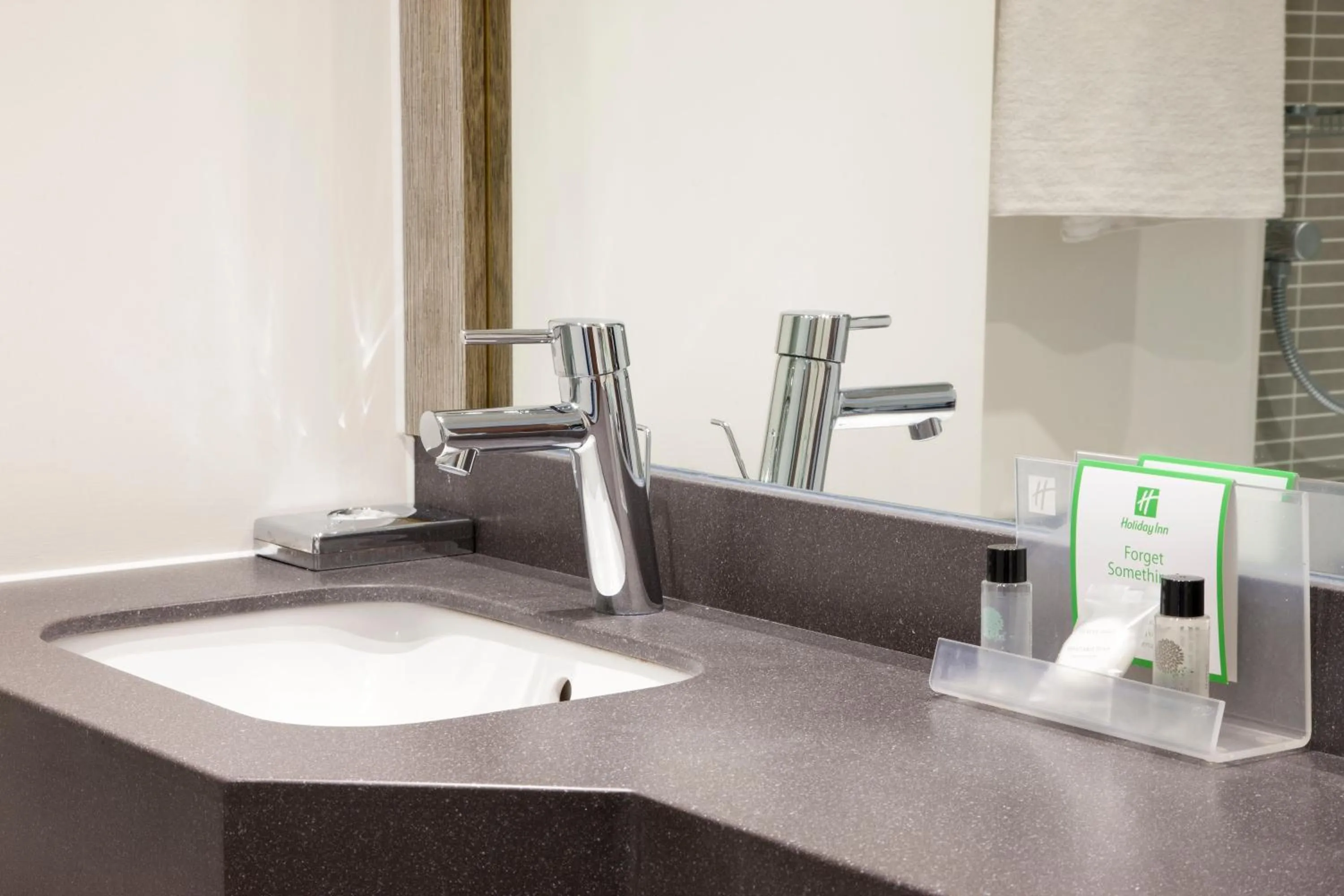 Double Room with Free Hot Breakfast - Accessible in Holiday Inn Express Portsmouth Gunwharf Quays by IHG