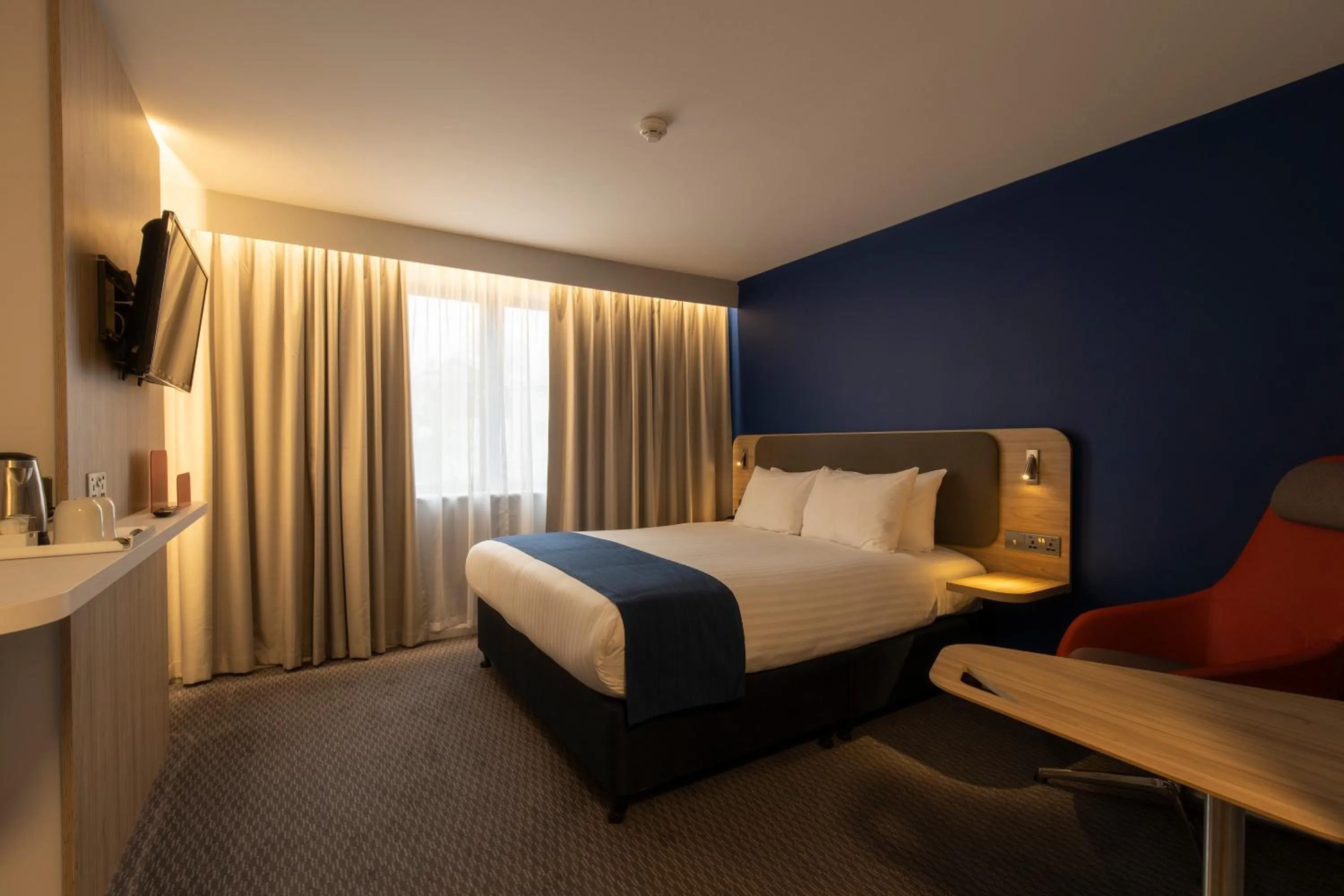 Standard Double Room with Free Hot Breakfast in Holiday Inn Express Poole by IHG