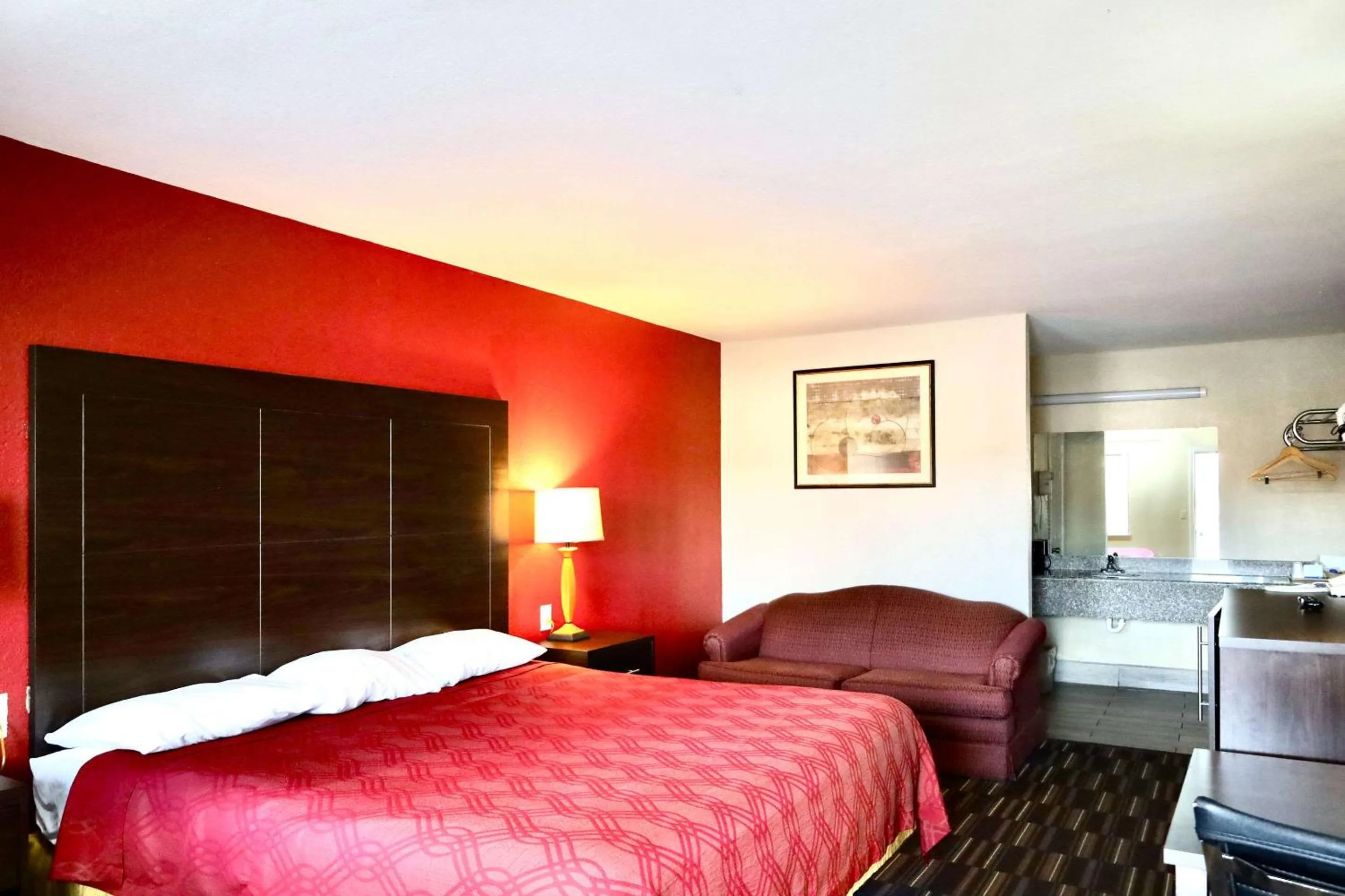 King Room with Sofa Bed - Non-Smoking in Rodeway Inn Pauls Valley