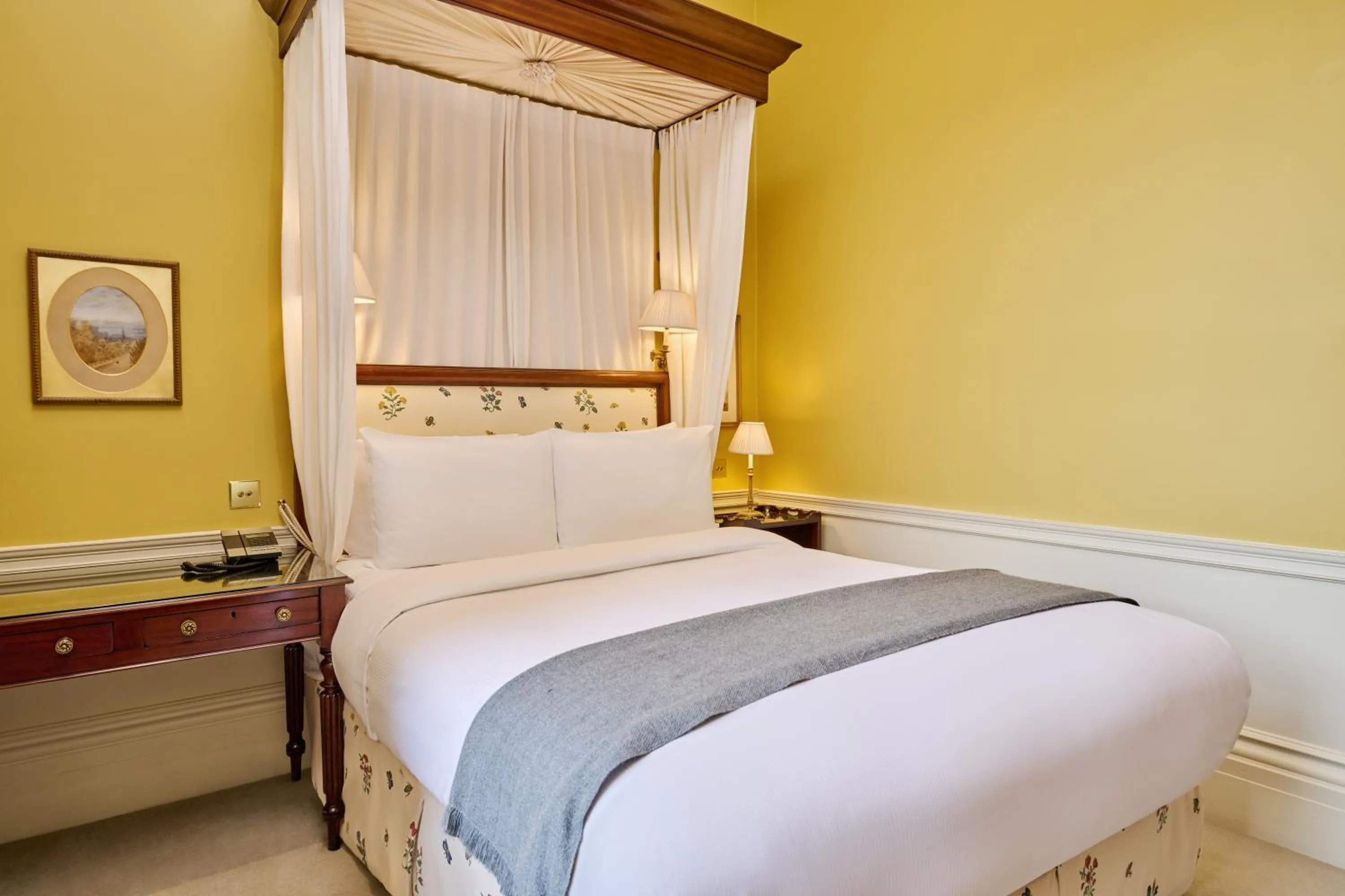 Double Room in Roseate House London