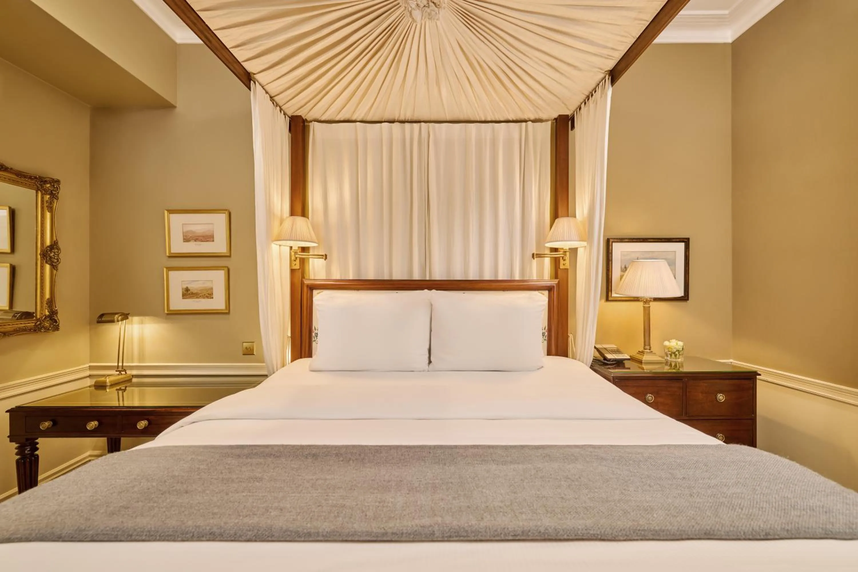 Junior Suite in Roseate House London